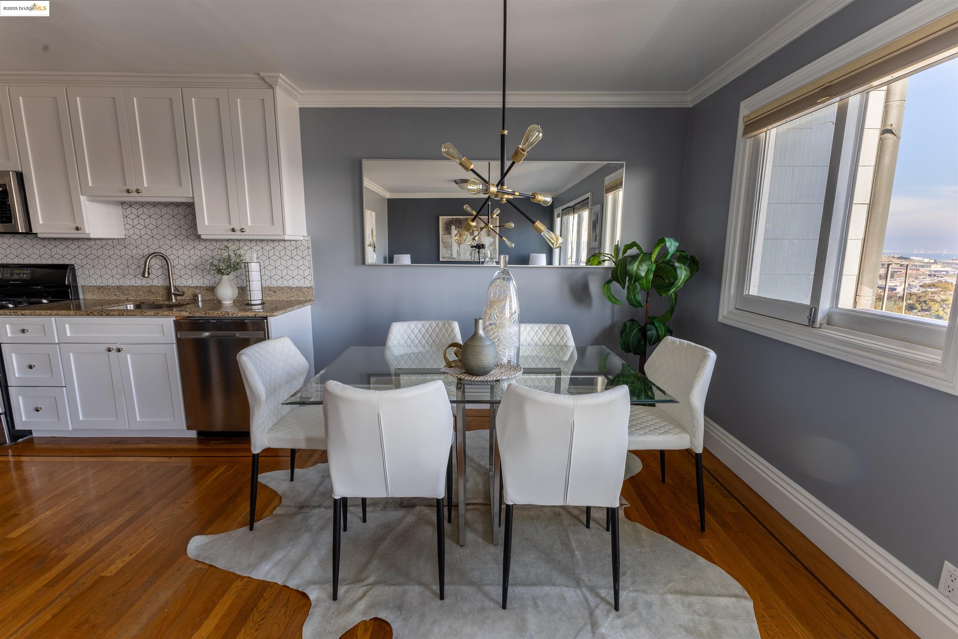 Detail Gallery Image 5 of 22 For 661 Peralta Ave Unit 3, San Francisco,  CA 94110 - 1 Beds | 1 Baths