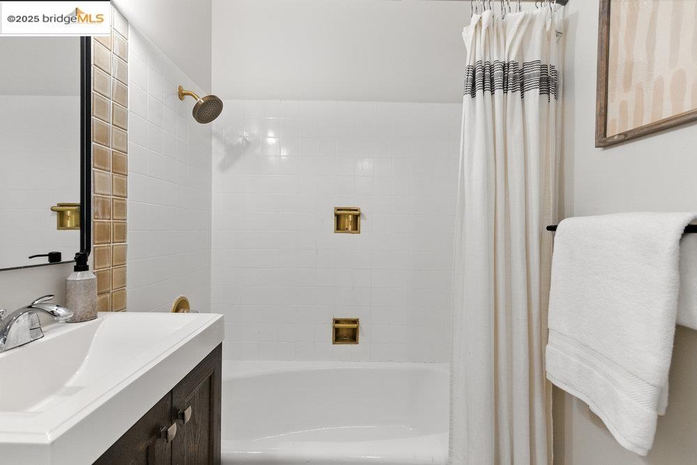 Detail Gallery Image 13 of 28 For 2601 College Ave #203,  Berkeley,  CA 94704 - 2 Beds | 1 Baths