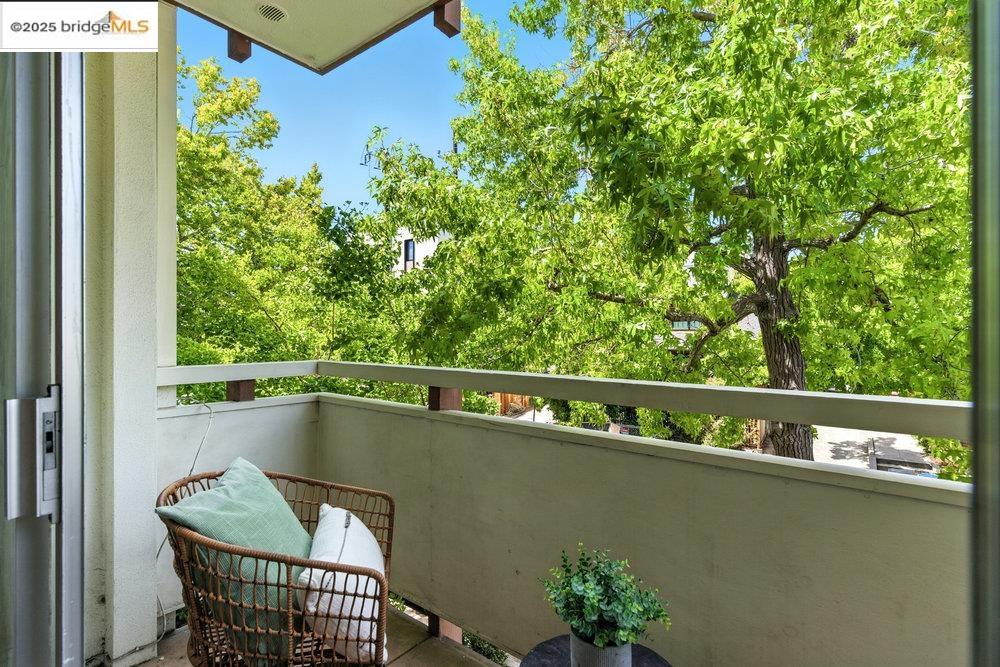 Detail Gallery Image 14 of 28 For 2601 College Ave #203,  Berkeley,  CA 94704 - 2 Beds | 1 Baths