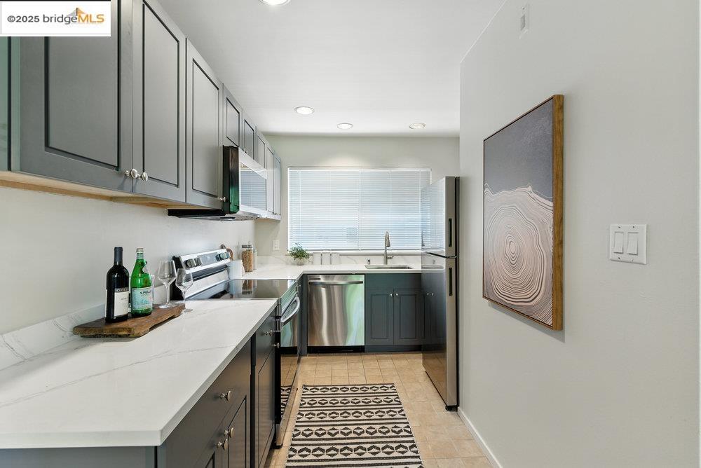 Detail Gallery Image 7 of 28 For 2601 College Ave #203,  Berkeley,  CA 94704 - 2 Beds | 1 Baths