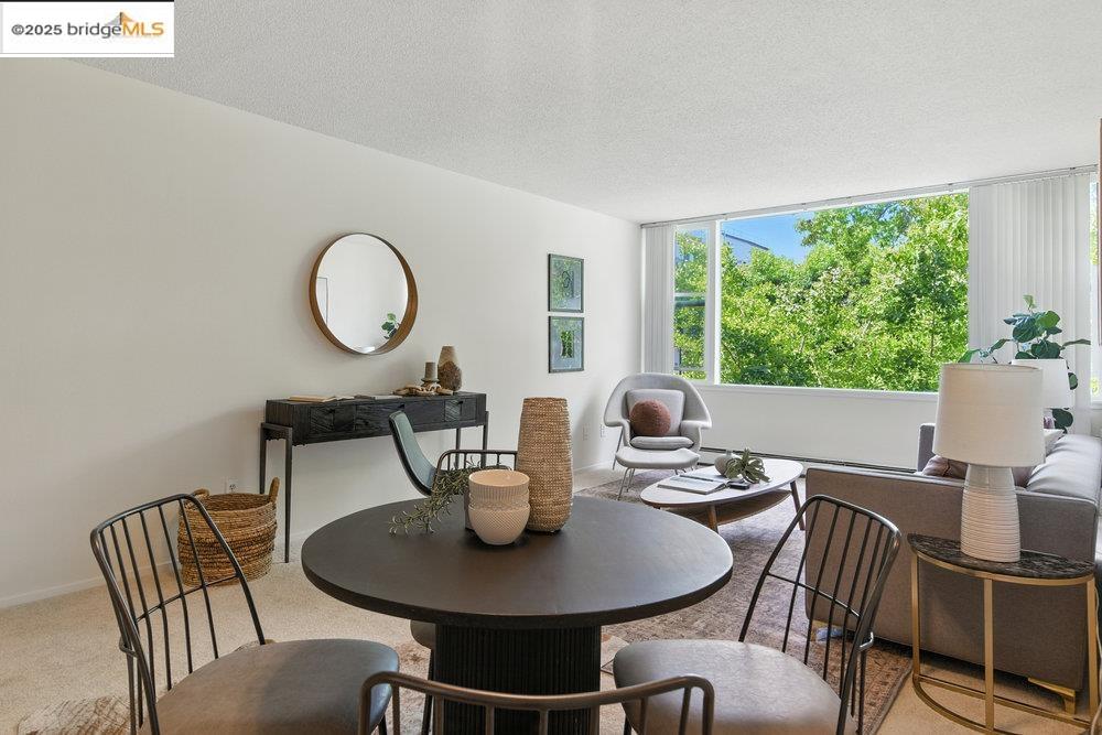 Detail Gallery Image 9 of 28 For 2601 College Ave #203,  Berkeley,  CA 94704 - 2 Beds | 1 Baths