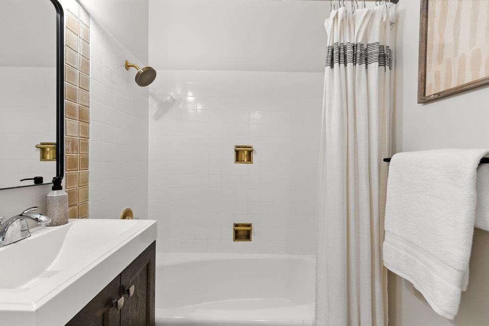 Detail Gallery Image 10 of 28 For 2601 College Ave #203,  Berkeley,  CA 94704 - 2 Beds | 1 Baths