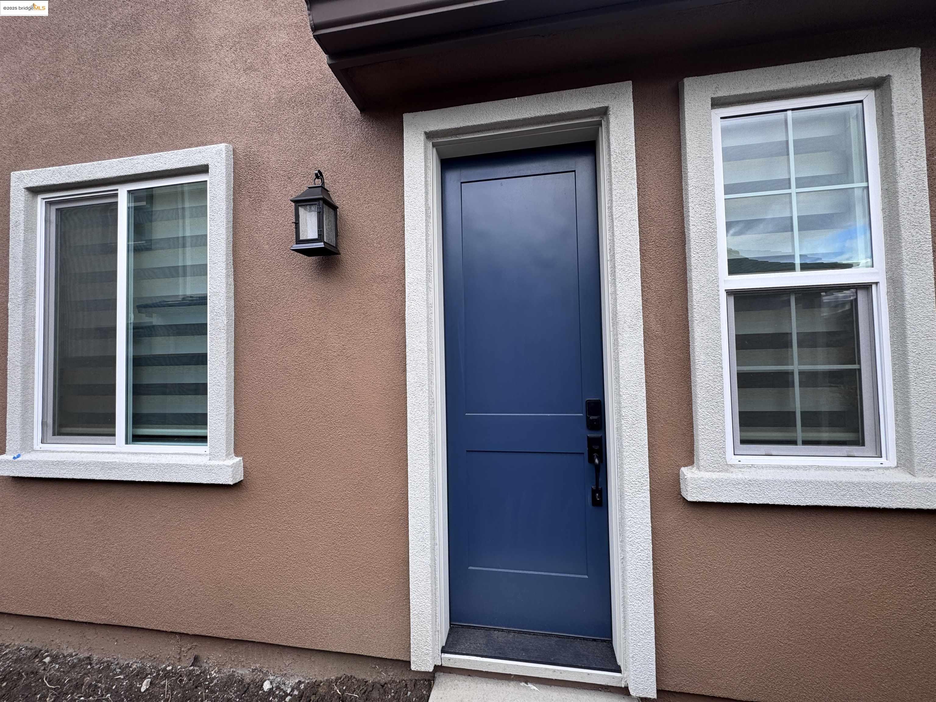 Front Image Thumbnail for EB41118741