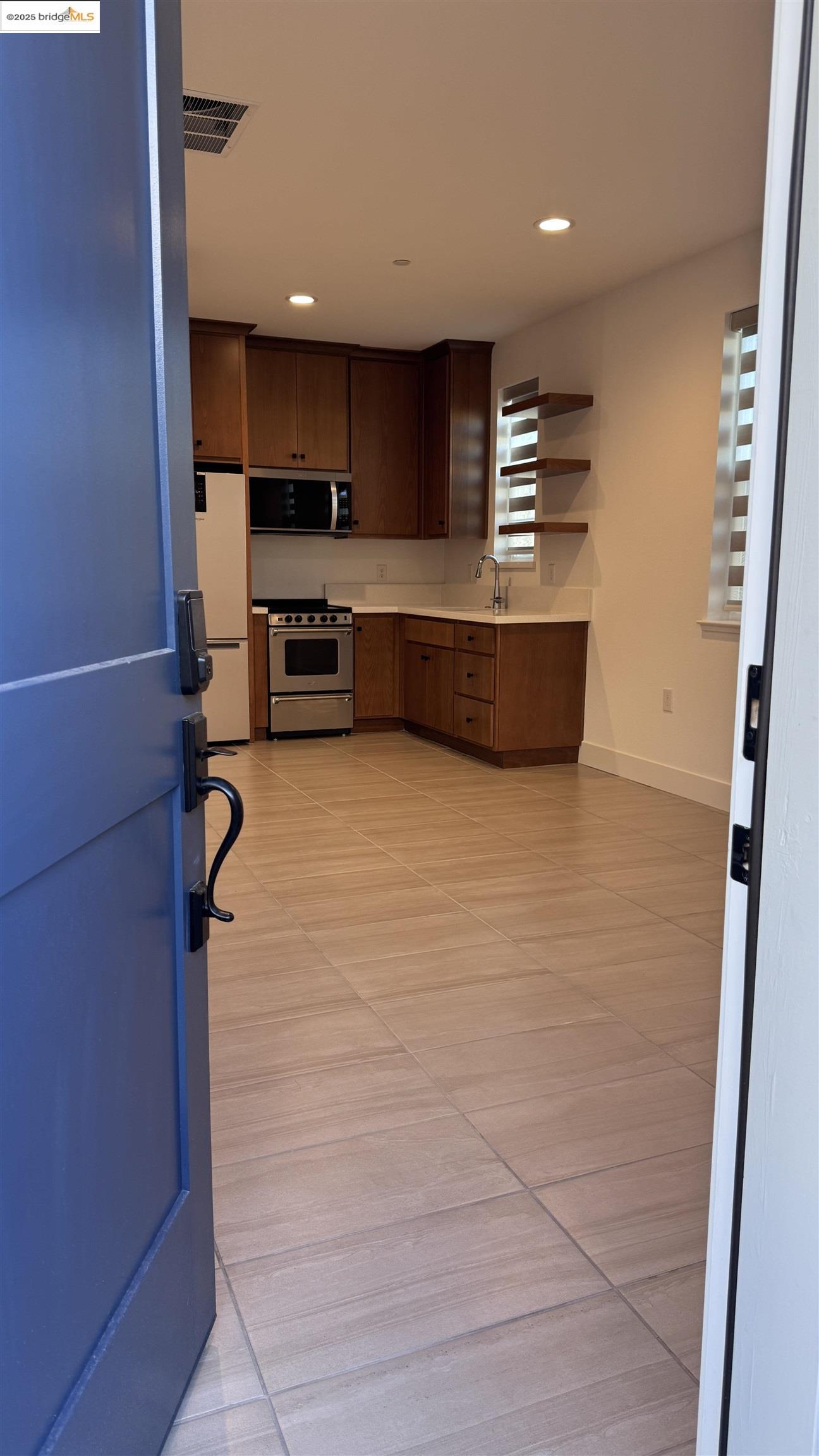 Detail Gallery Image 2 of 14 For 470 Trellis Way a,  Brentwood,  CA 94513 - 1 Beds | 1 Baths