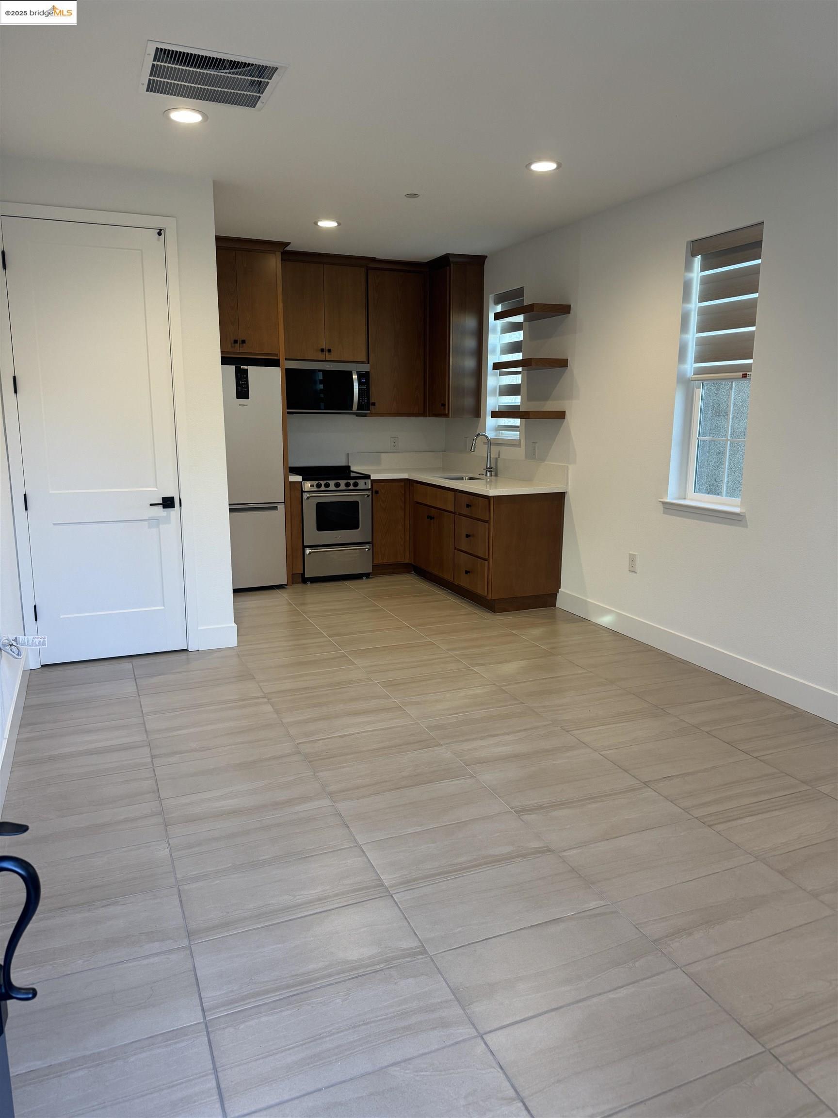 Detail Gallery Image 4 of 14 For 470 Trellis Way a,  Brentwood,  CA 94513 - 1 Beds | 1 Baths