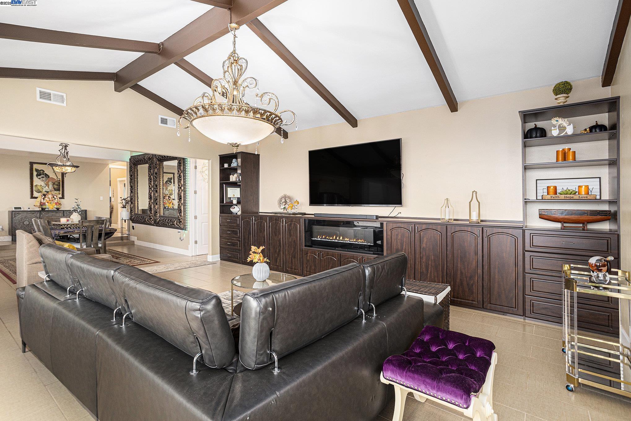 Detail Gallery Image 11 of 34 For 3393 Oakes Dr, Hayward,  CA 94542 - 3 Beds | 3/1 Baths