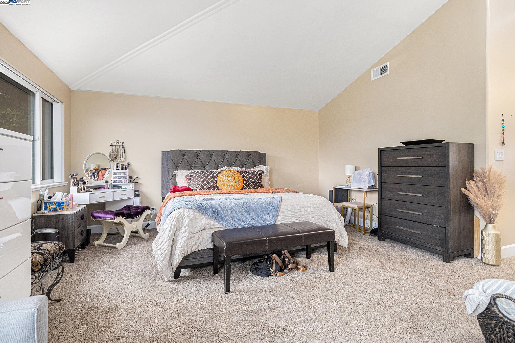 Detail Gallery Image 18 of 34 For 3393 Oakes Dr, Hayward,  CA 94542 - 3 Beds | 3/1 Baths