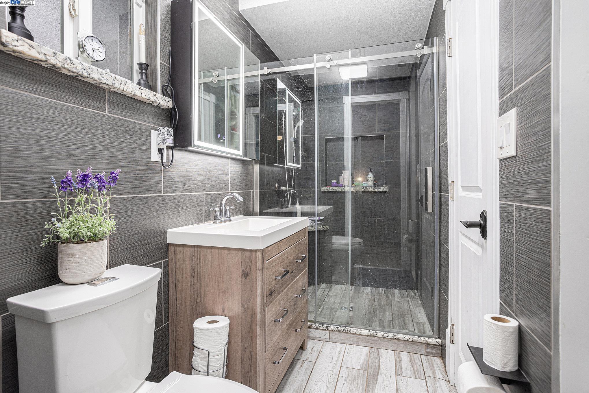 Detail Gallery Image 23 of 34 For 3393 Oakes Dr, Hayward,  CA 94542 - 3 Beds | 3/1 Baths