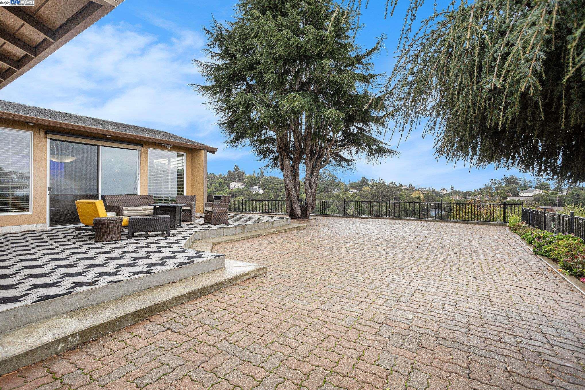 Detail Gallery Image 27 of 34 For 3393 Oakes Dr, Hayward,  CA 94542 - 3 Beds | 3/1 Baths