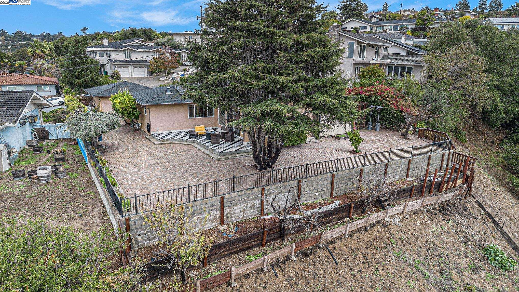 Detail Gallery Image 31 of 34 For 3393 Oakes Dr, Hayward,  CA 94542 - 3 Beds | 3/1 Baths