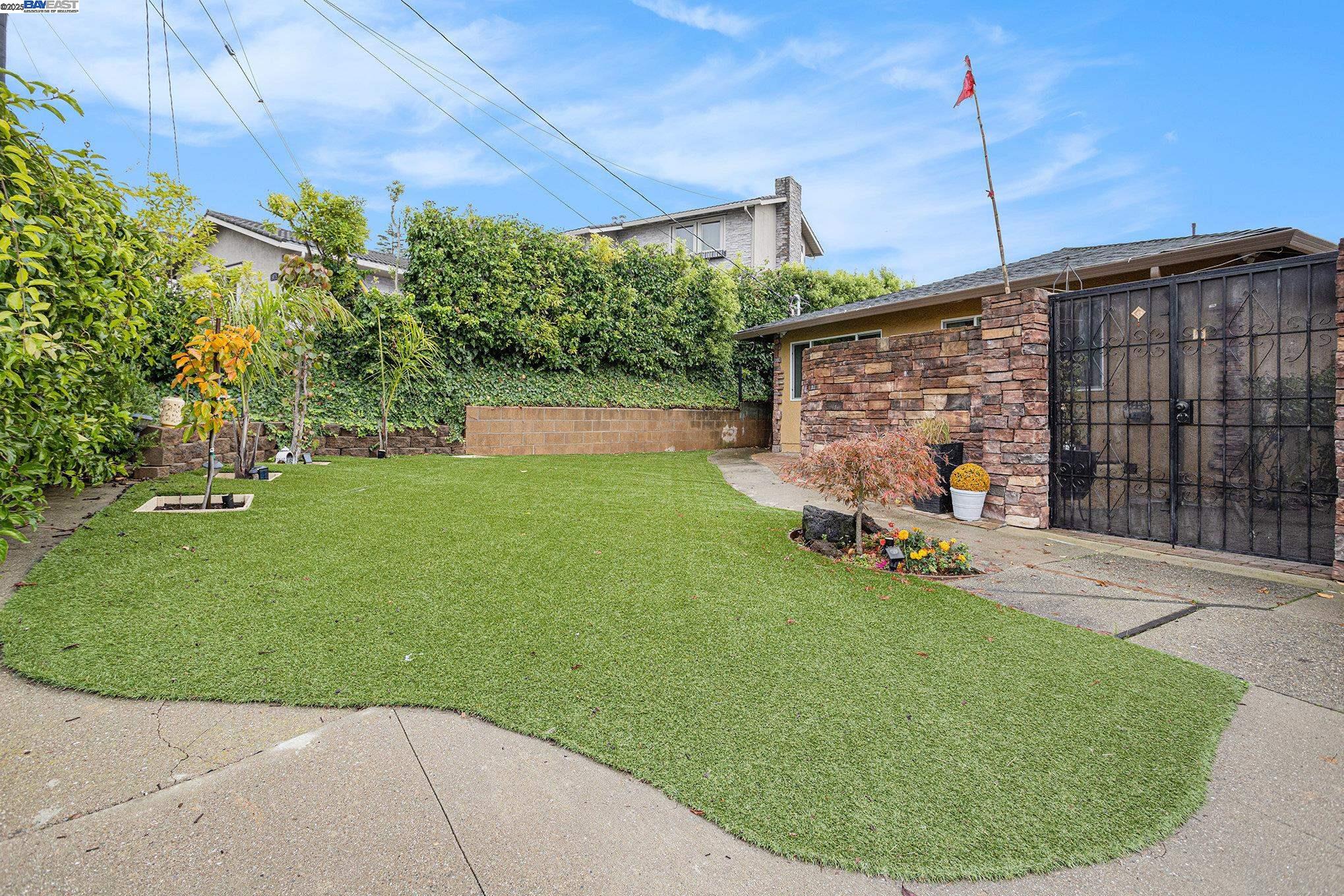 Detail Gallery Image 5 of 34 For 3393 Oakes Dr, Hayward,  CA 94542 - 3 Beds | 3/1 Baths