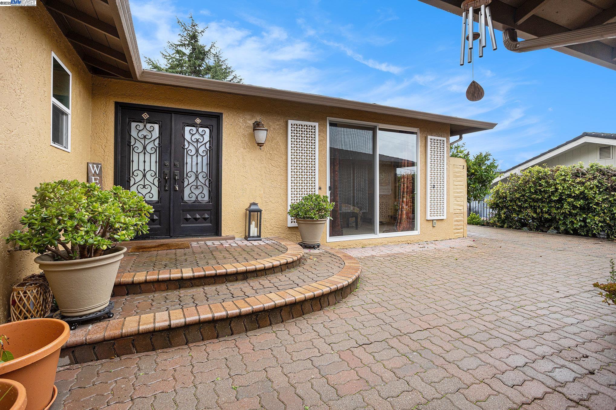 Detail Gallery Image 7 of 34 For 3393 Oakes Dr, Hayward,  CA 94542 - 3 Beds | 3/1 Baths