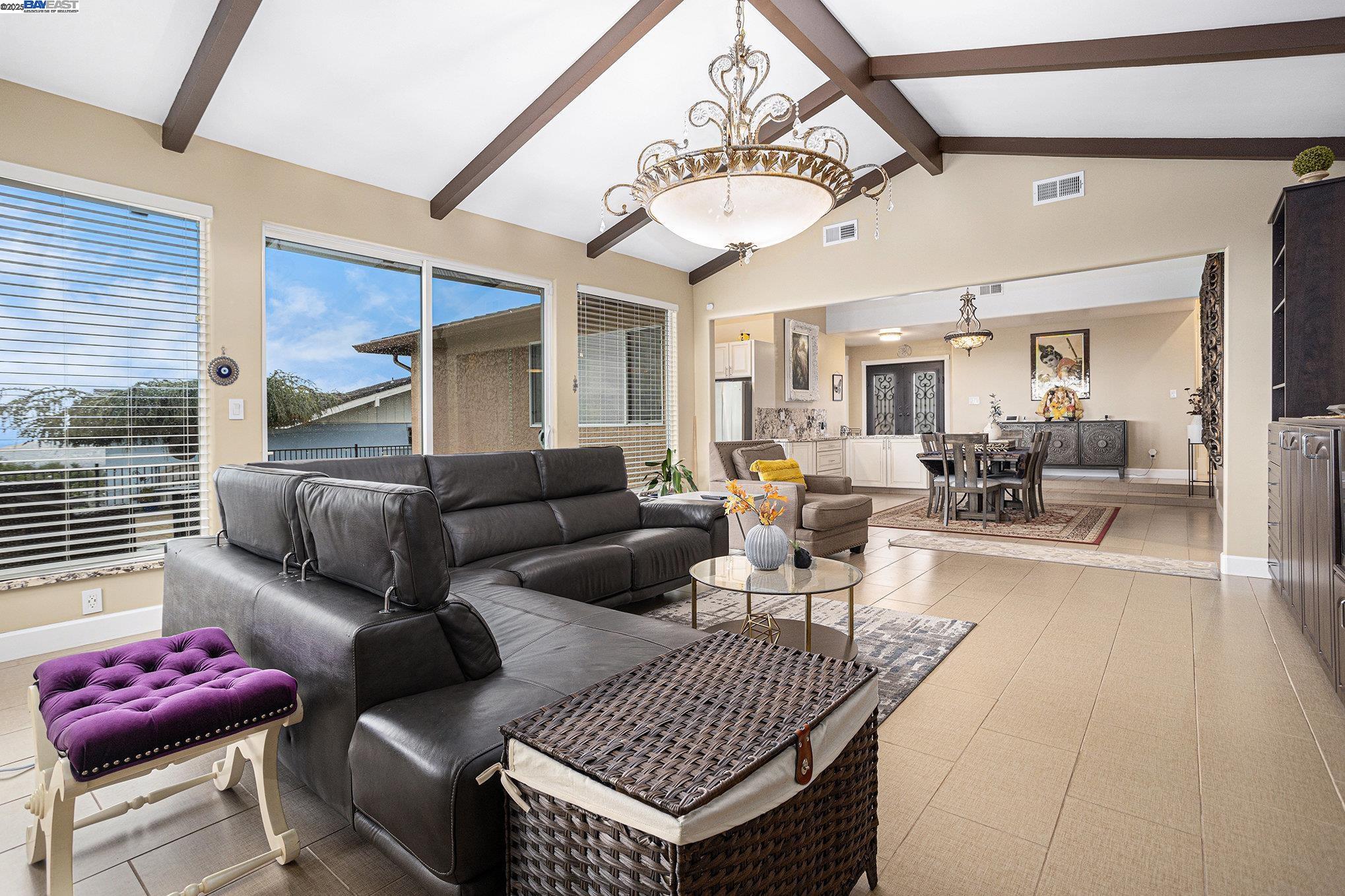 Detail Gallery Image 10 of 34 For 3393 Oakes Dr, Hayward,  CA 94542 - 3 Beds | 3/1 Baths