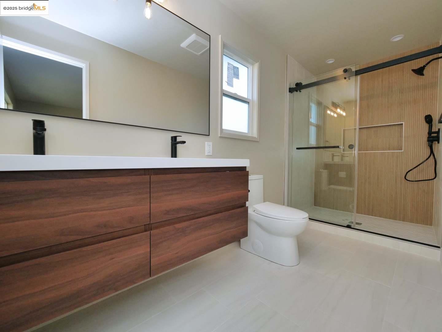 Detail Gallery Image 13 of 46 For 2112 Matthew Ct, Pittsburg,  CA 94565 - 4 Beds | 2 Baths