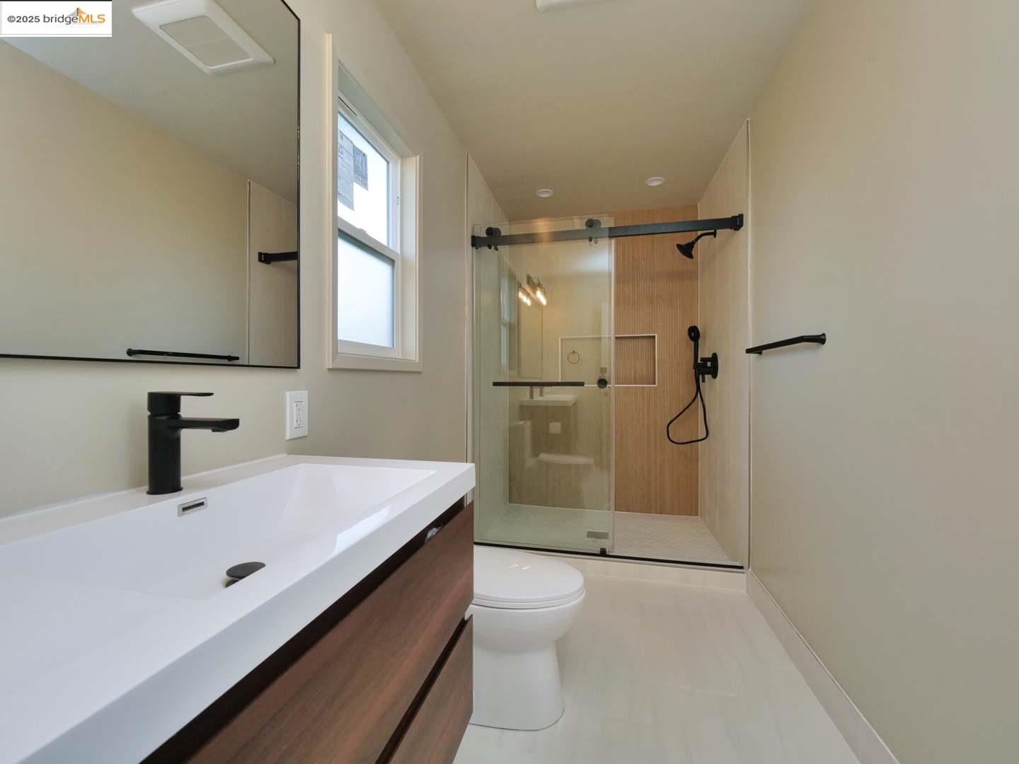 Detail Gallery Image 14 of 45 For 2112 Matthew Ct, Pittsburg,  CA 94565 - 4 Beds | 2 Baths