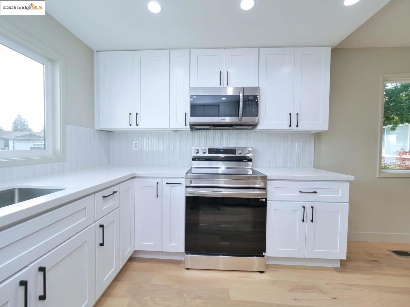 Detail Gallery Image 7 of 45 For 2112 Matthew Ct, Pittsburg,  CA 94565 - 4 Beds | 2 Baths