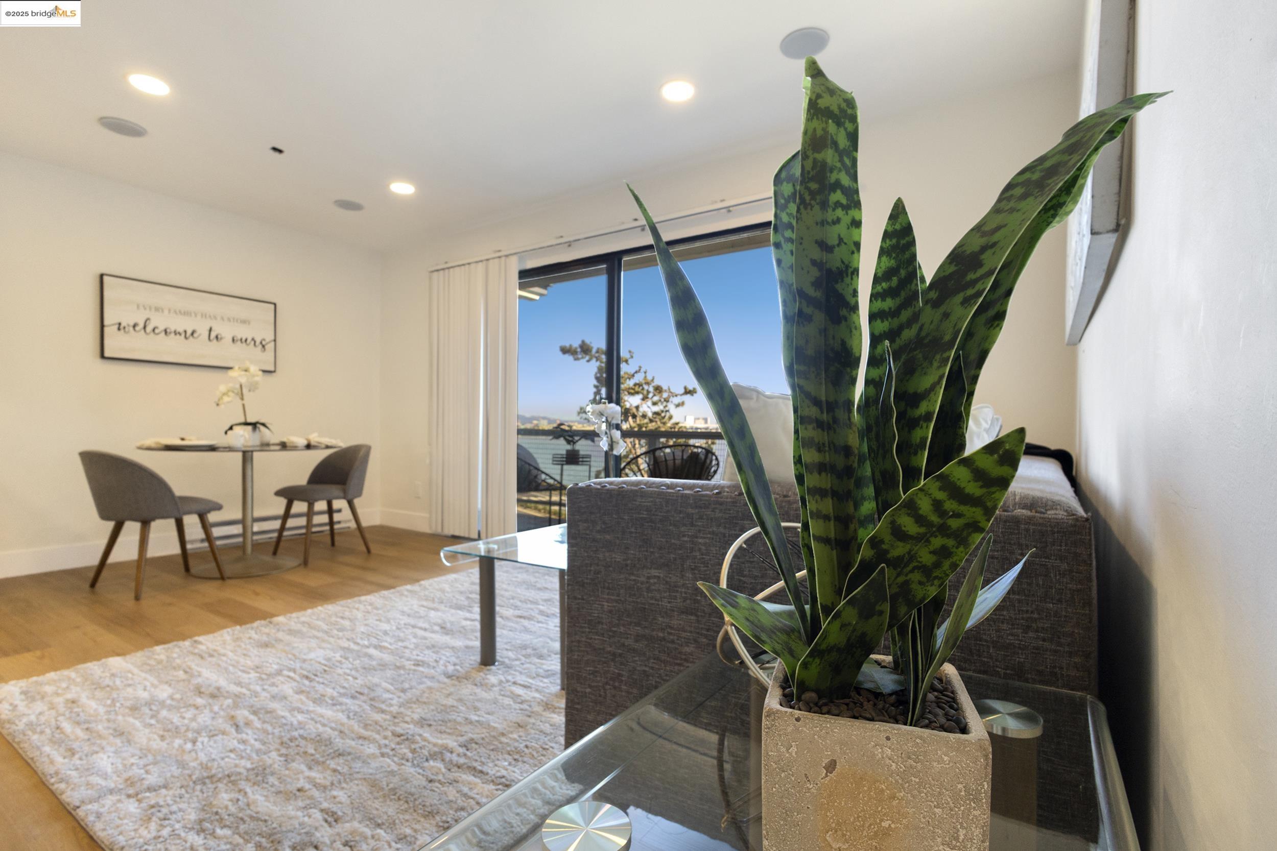 Detail Gallery Image 2 of 25 For 2 Anchor #F497,  Emeryville,  CA 94608 - 1 Beds | 1 Baths