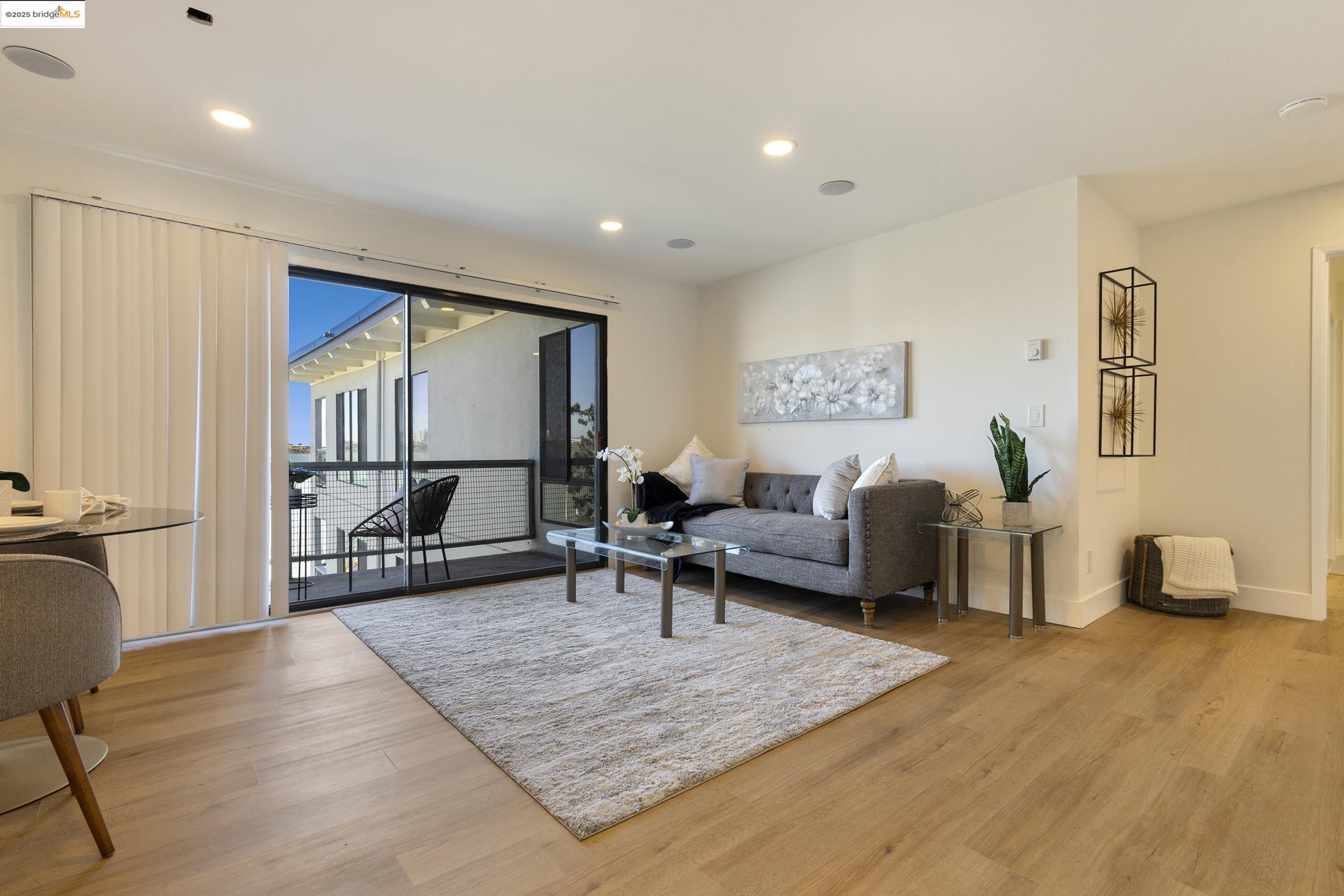 Detail Gallery Image 4 of 25 For 2 Anchor #F497,  Emeryville,  CA 94608 - 1 Beds | 1 Baths