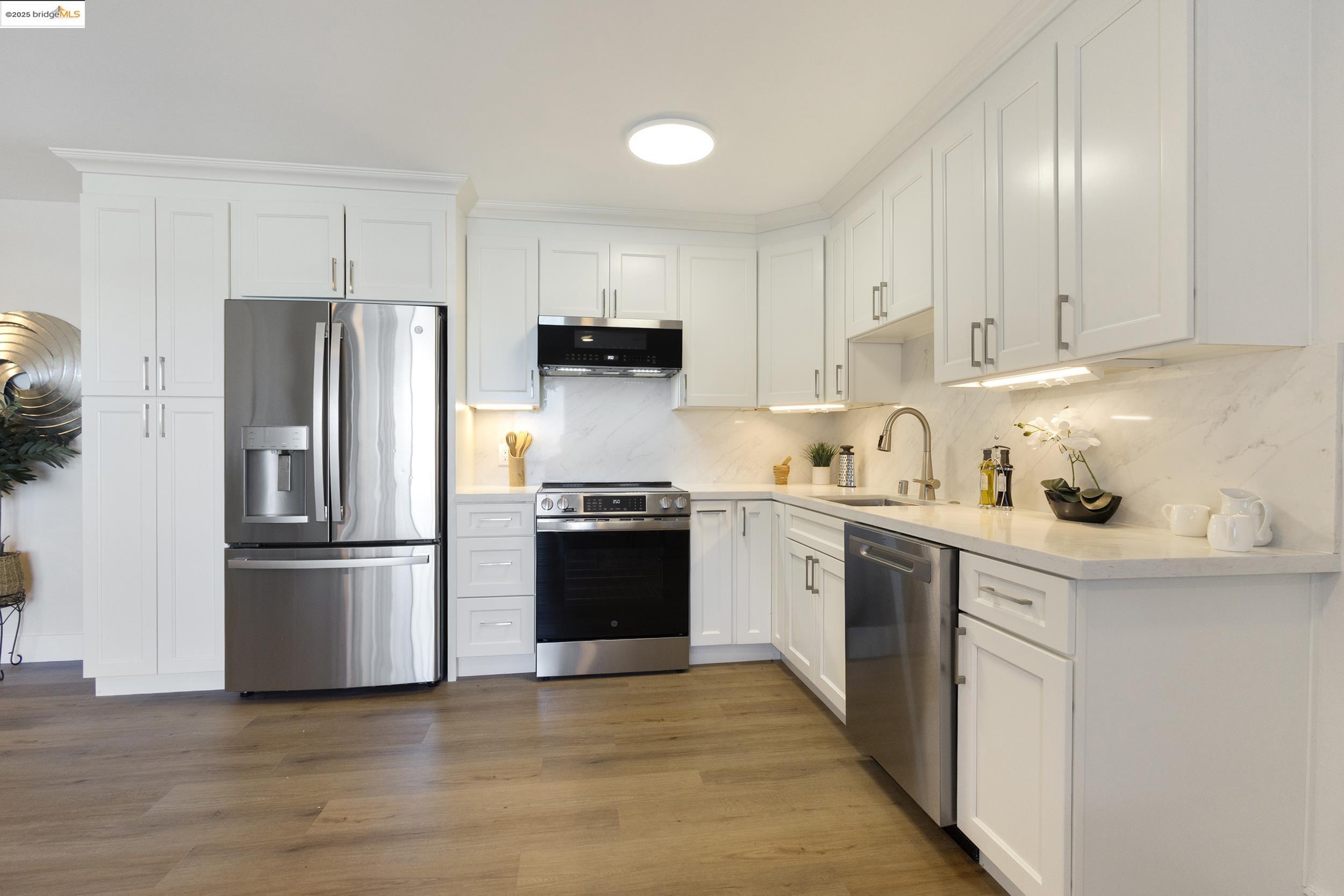 Detail Gallery Image 8 of 25 For 2 Anchor #F497,  Emeryville,  CA 94608 - 1 Beds | 1 Baths