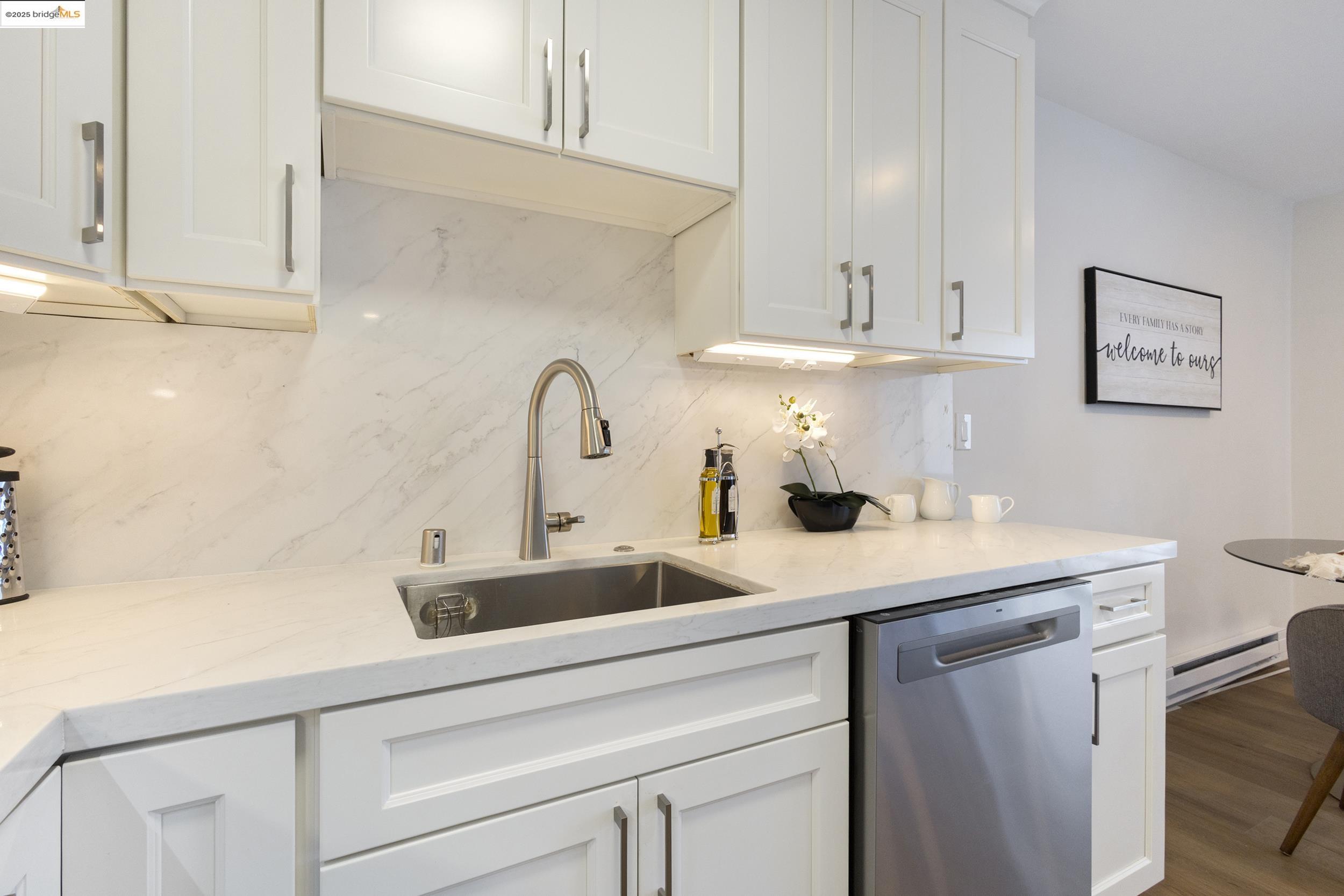 Detail Gallery Image 9 of 25 For 2 Anchor #F497,  Emeryville,  CA 94608 - 1 Beds | 1 Baths