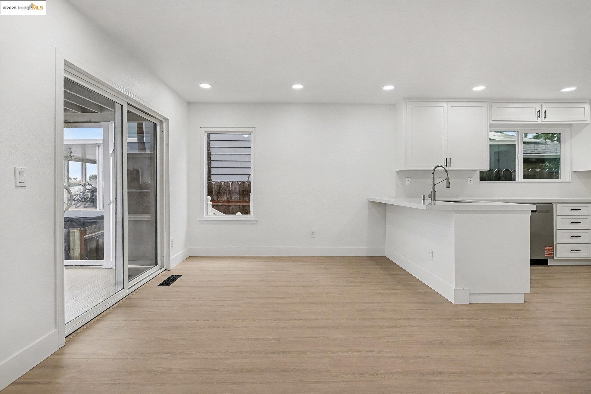 Detail Gallery Image 12 of 48 For 4741 Discovery Pt, Discovery Bay,  CA 94505 - 4 Beds | 2/1 Baths