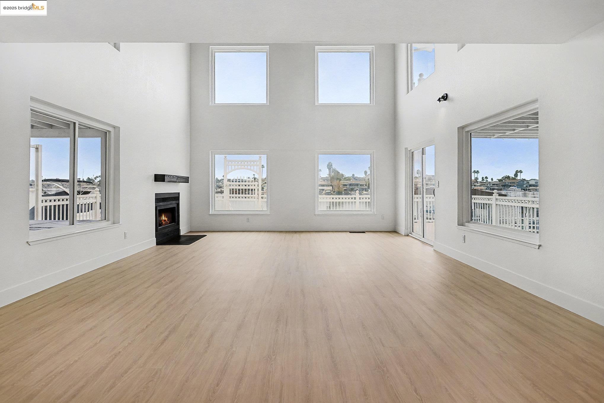 Detail Gallery Image 8 of 48 For 4741 Discovery Pt, Discovery Bay,  CA 94505 - 4 Beds | 2/1 Baths