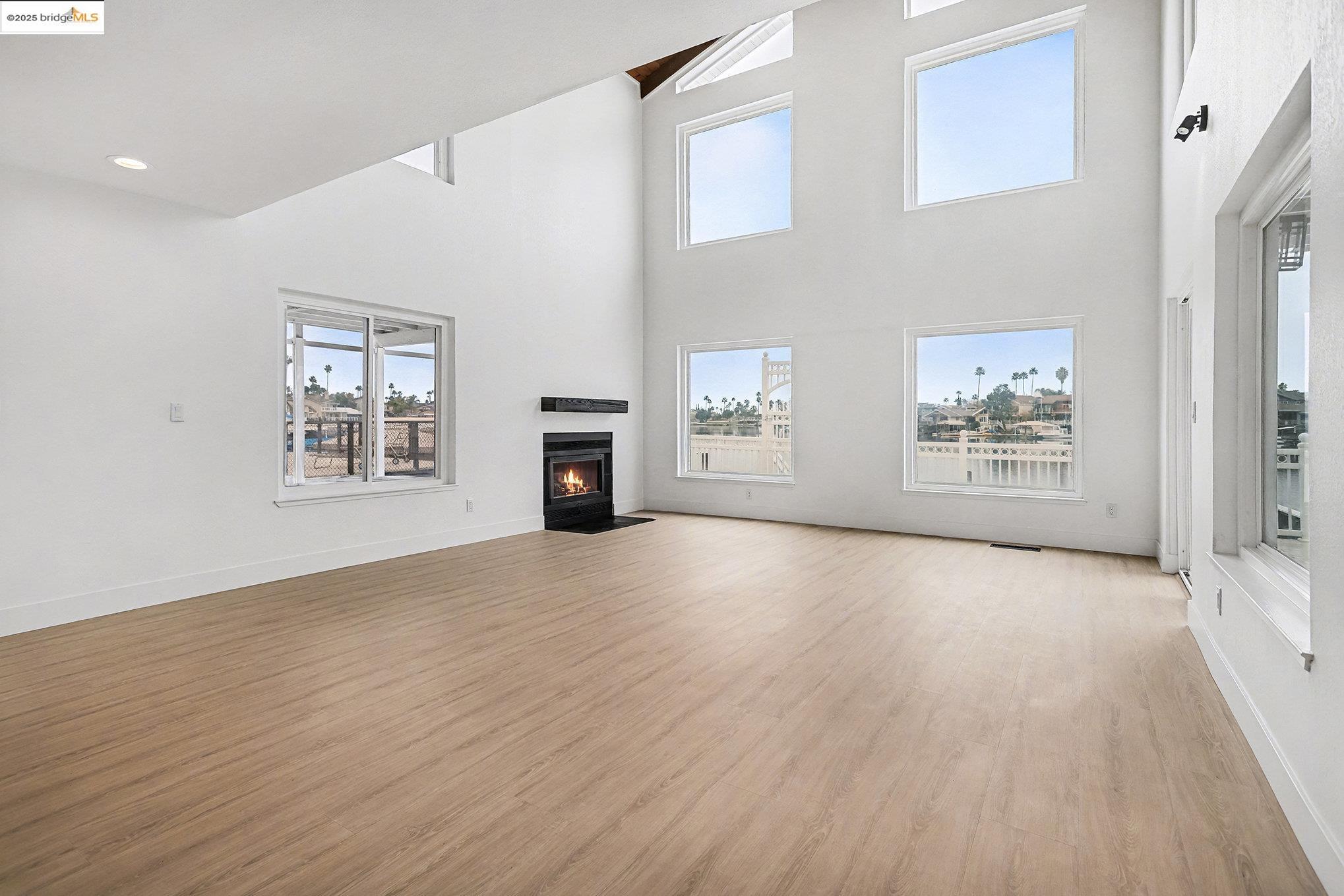 Detail Gallery Image 9 of 48 For 4741 Discovery Pt, Discovery Bay,  CA 94505 - 4 Beds | 2/1 Baths