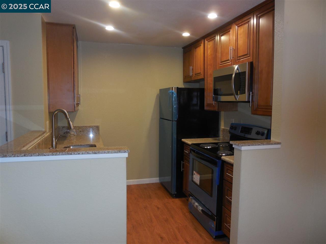 Detail Gallery Image 4 of 11 For 120 Reflections Dr #18,  San Ramon,  CA 94583-4700 - 2 Beds | 1 Baths