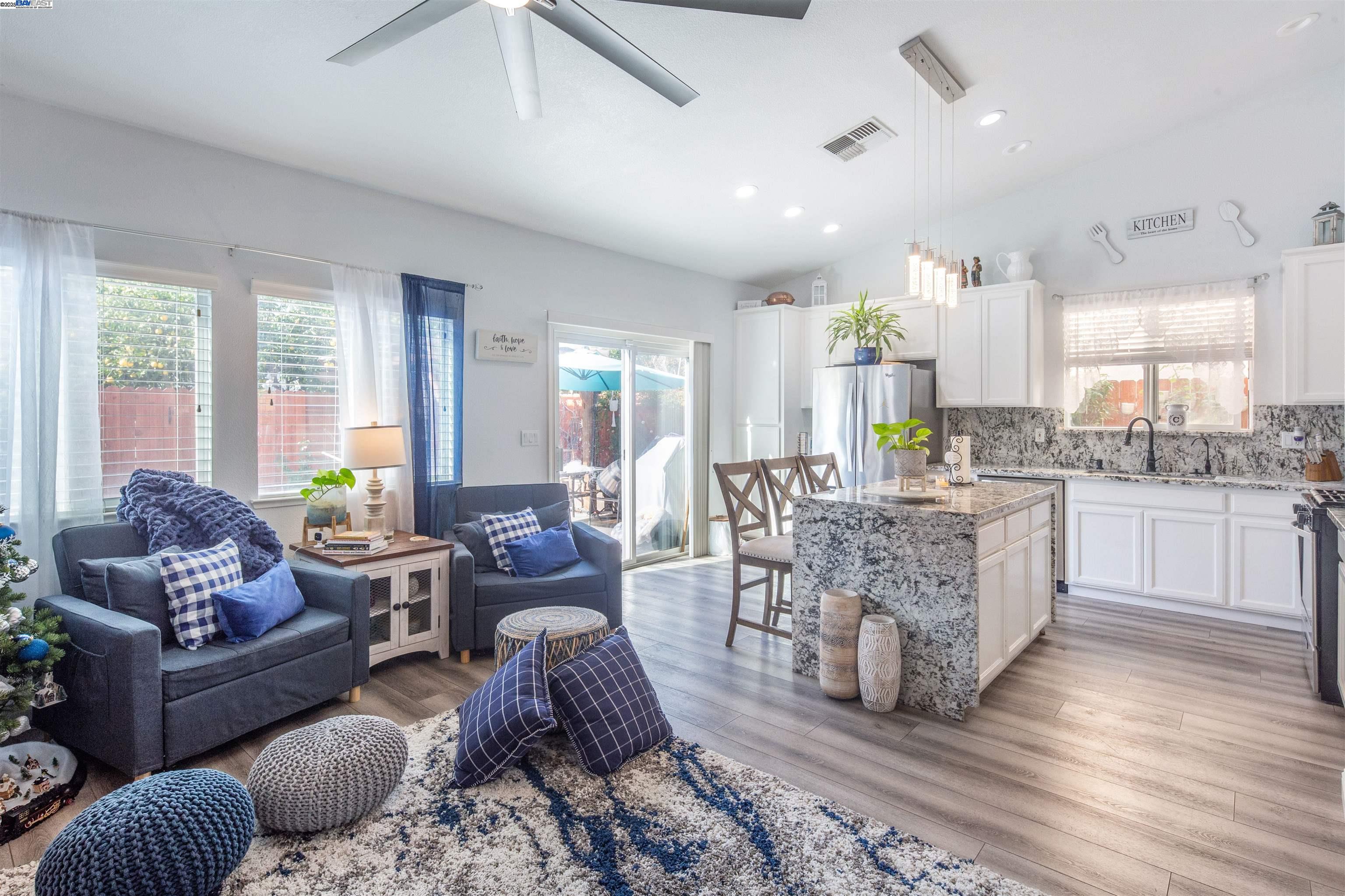 Detail Gallery Image 12 of 35 For 715 Bobcat Ln, Manteca,  CA 95336 - 4 Beds | 2 Baths