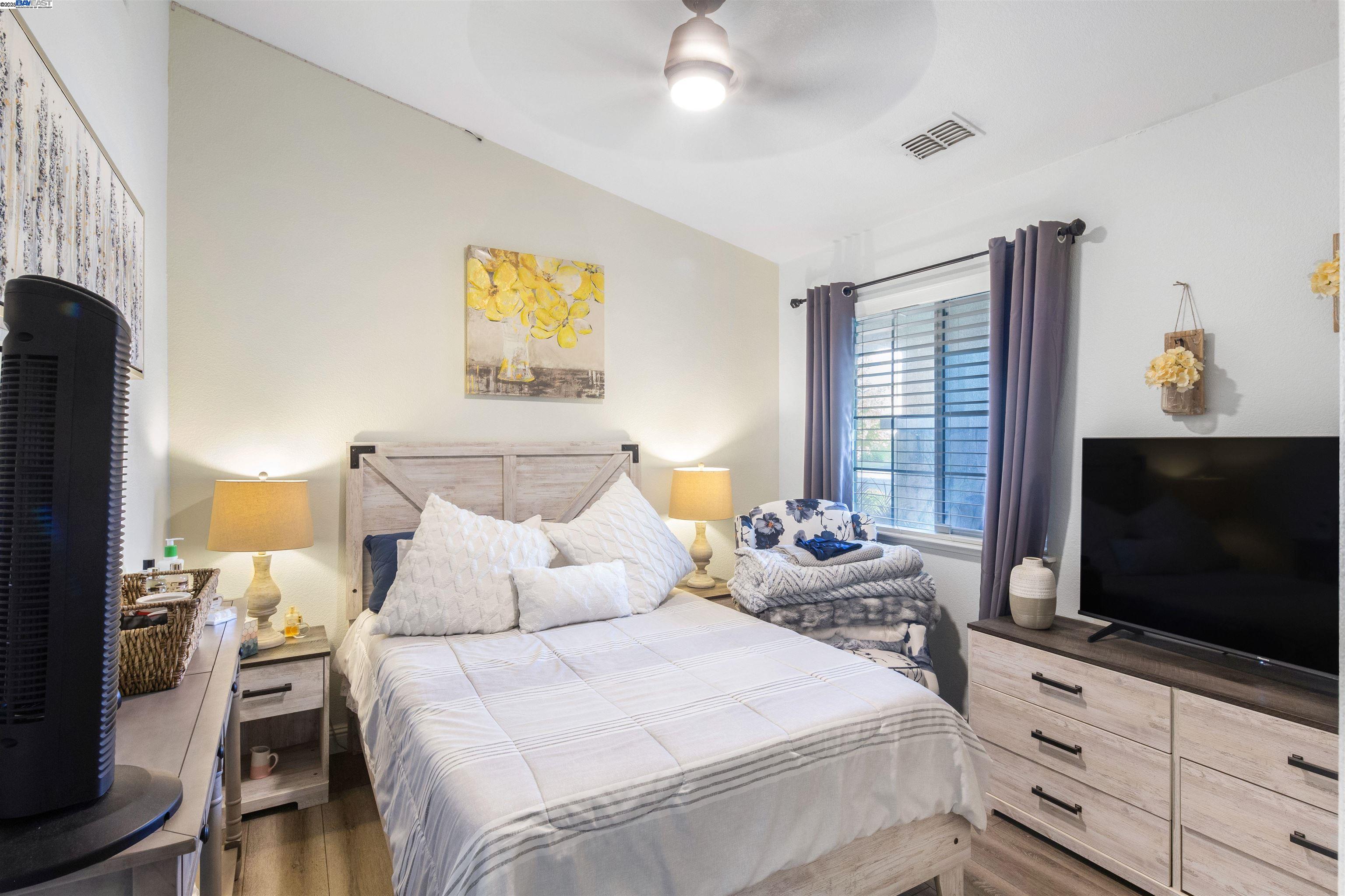 Detail Gallery Image 18 of 35 For 715 Bobcat Ln, Manteca,  CA 95336 - 4 Beds | 2 Baths