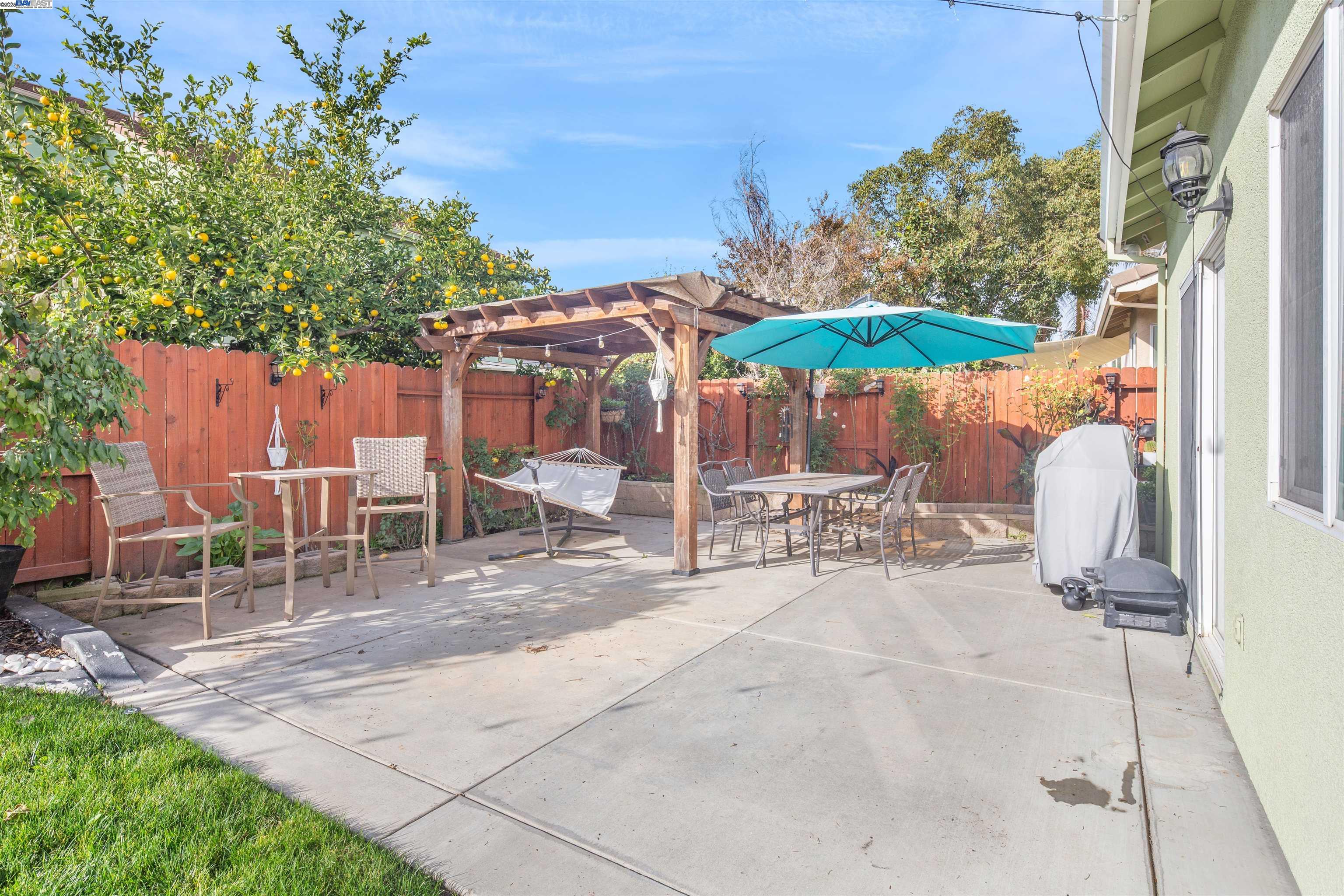 Detail Gallery Image 28 of 35 For 715 Bobcat Ln, Manteca,  CA 95336 - 4 Beds | 2 Baths