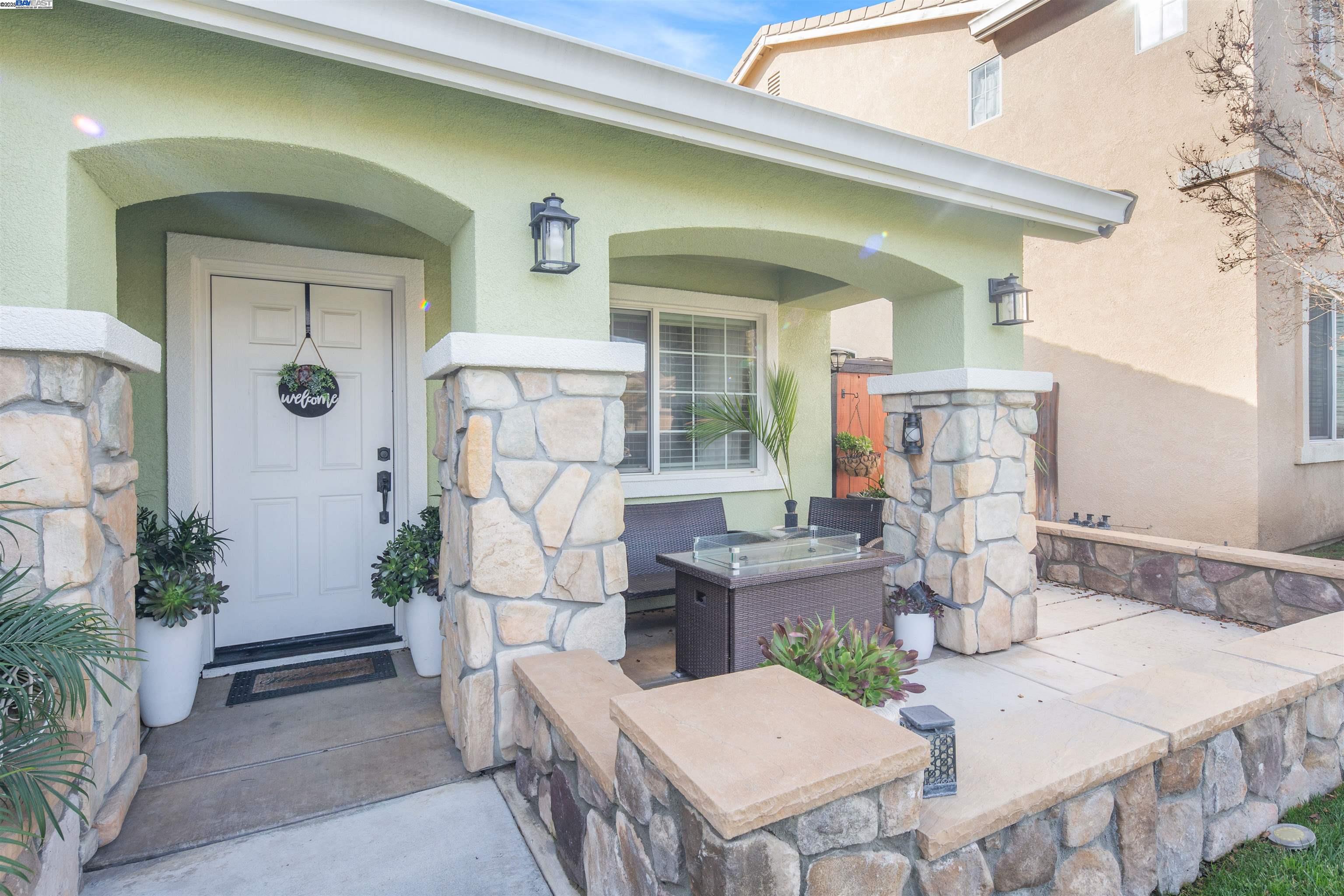 Detail Gallery Image 5 of 35 For 715 Bobcat Ln, Manteca,  CA 95336 - 4 Beds | 2 Baths