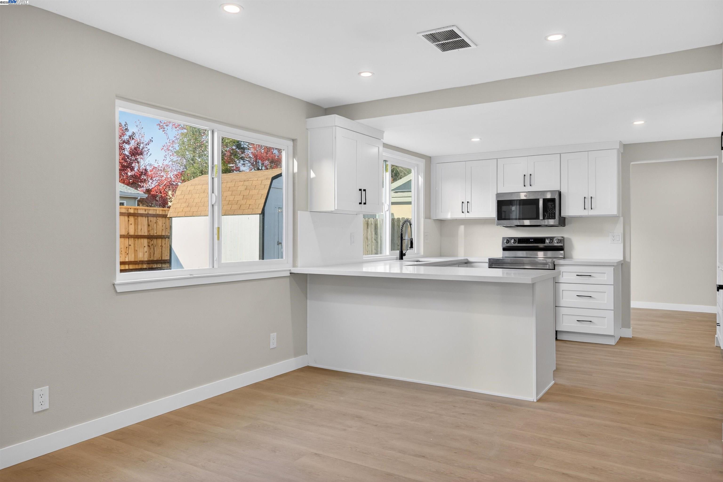 Detail Gallery Image 7 of 30 For 312 Lance Dr, Vacaville,  CA 95687 - 4 Beds | 2/1 Baths