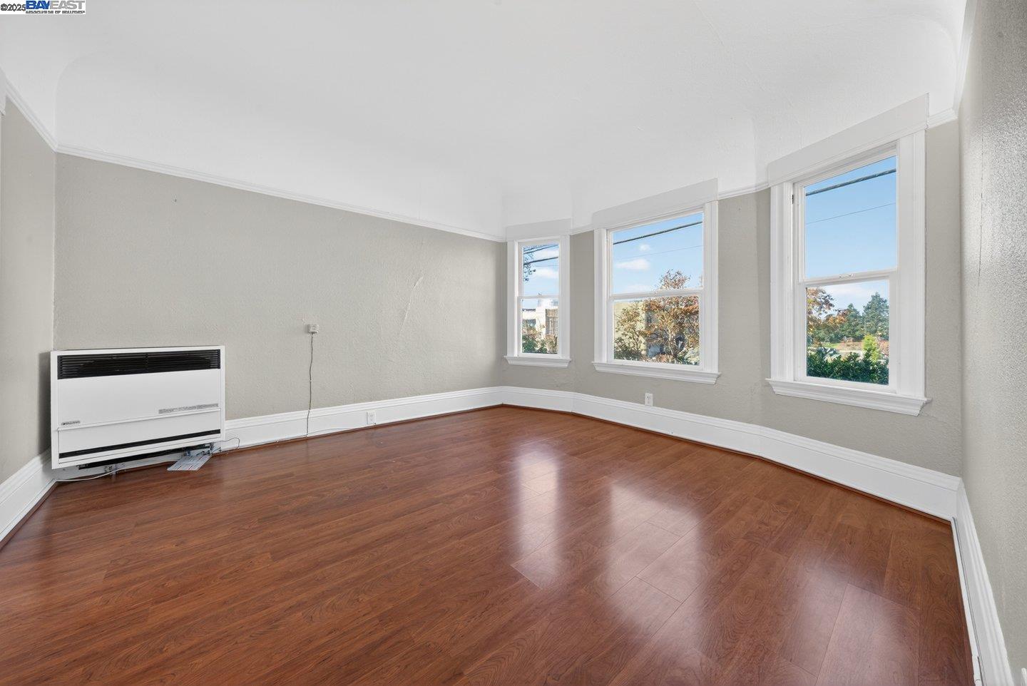 Detail Gallery Image 11 of 32 For 1922 Woolsey St, Berkeley,  CA 94703 - 3 Beds | 1 Baths