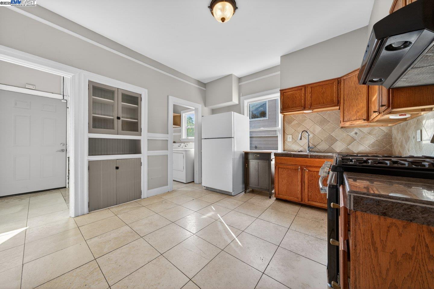 Detail Gallery Image 14 of 32 For 1922 Woolsey St, Berkeley,  CA 94703 - 3 Beds | 1 Baths