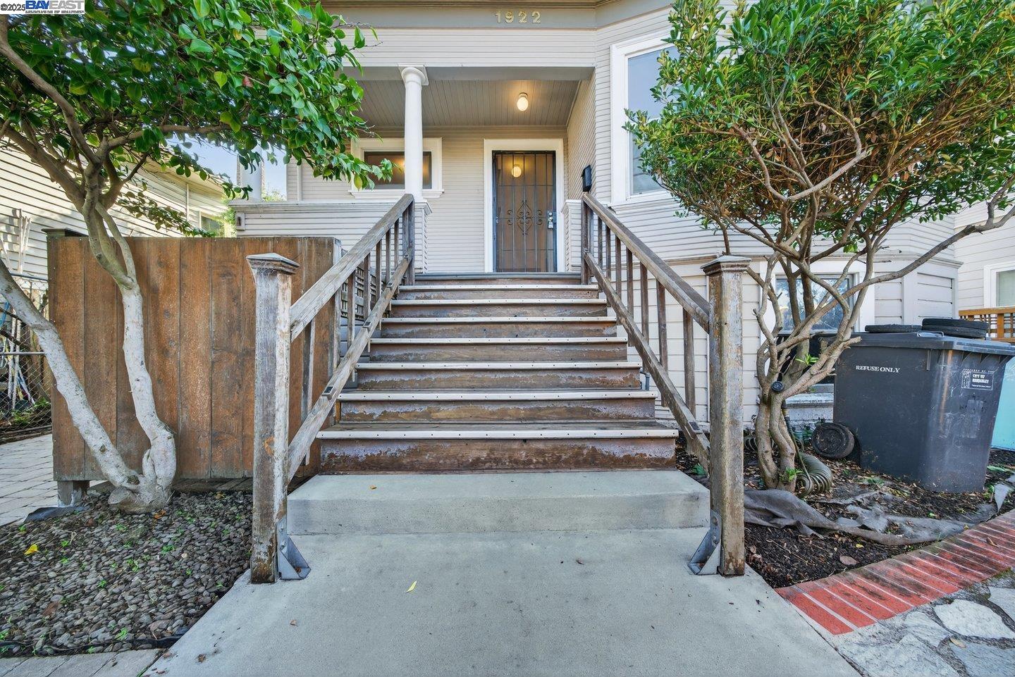 Detail Gallery Image 3 of 32 For 1922 Woolsey St, Berkeley,  CA 94703 - 3 Beds | 1 Baths