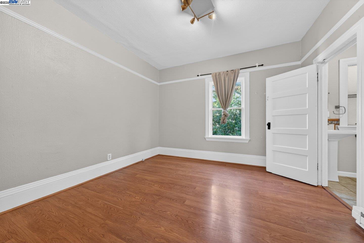 Detail Gallery Image 20 of 32 For 1922 Woolsey St, Berkeley,  CA 94703 - 3 Beds | 1 Baths