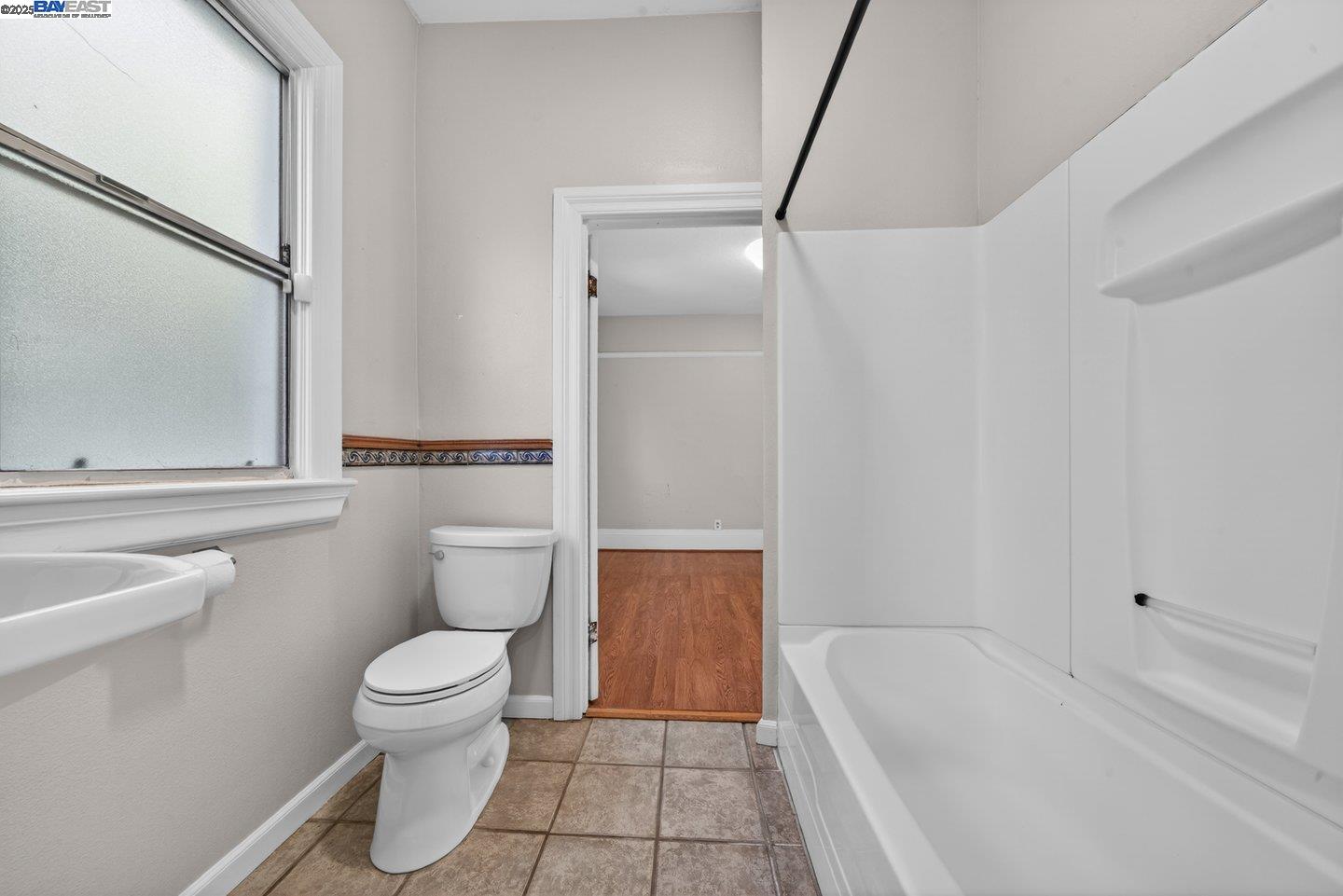 Detail Gallery Image 25 of 32 For 1922 Woolsey St, Berkeley,  CA 94703 - 3 Beds | 1 Baths