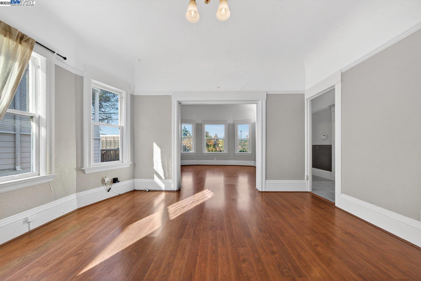 Detail Gallery Image 5 of 32 For 1922 Woolsey St, Berkeley,  CA 94703 - 3 Beds | 1 Baths