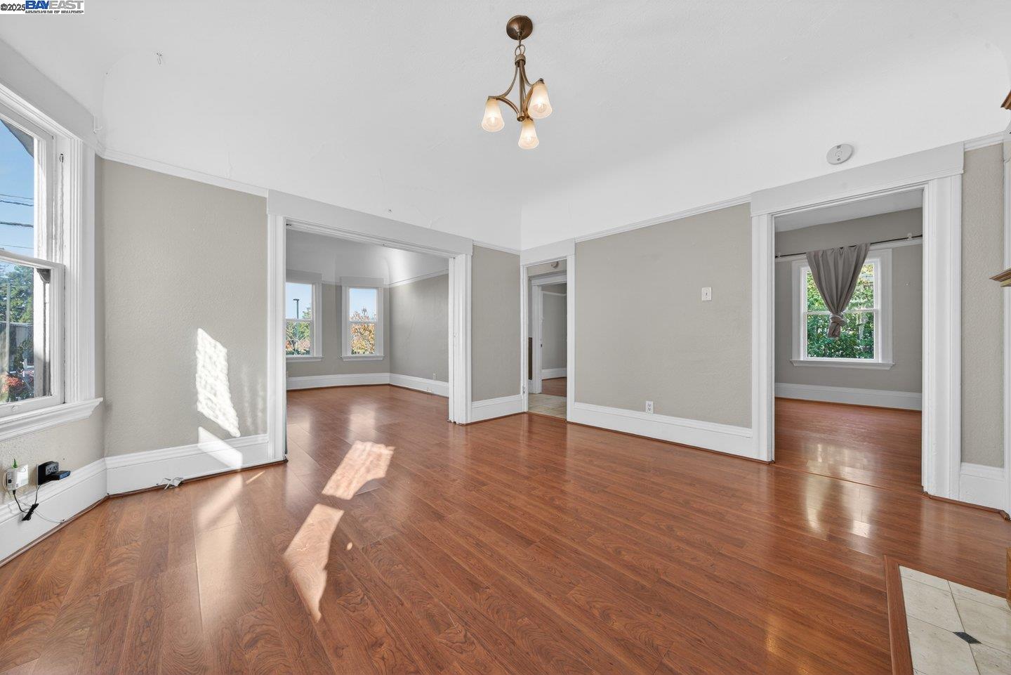 Detail Gallery Image 10 of 32 For 1922 Woolsey St, Berkeley,  CA 94703 - 3 Beds | 1 Baths