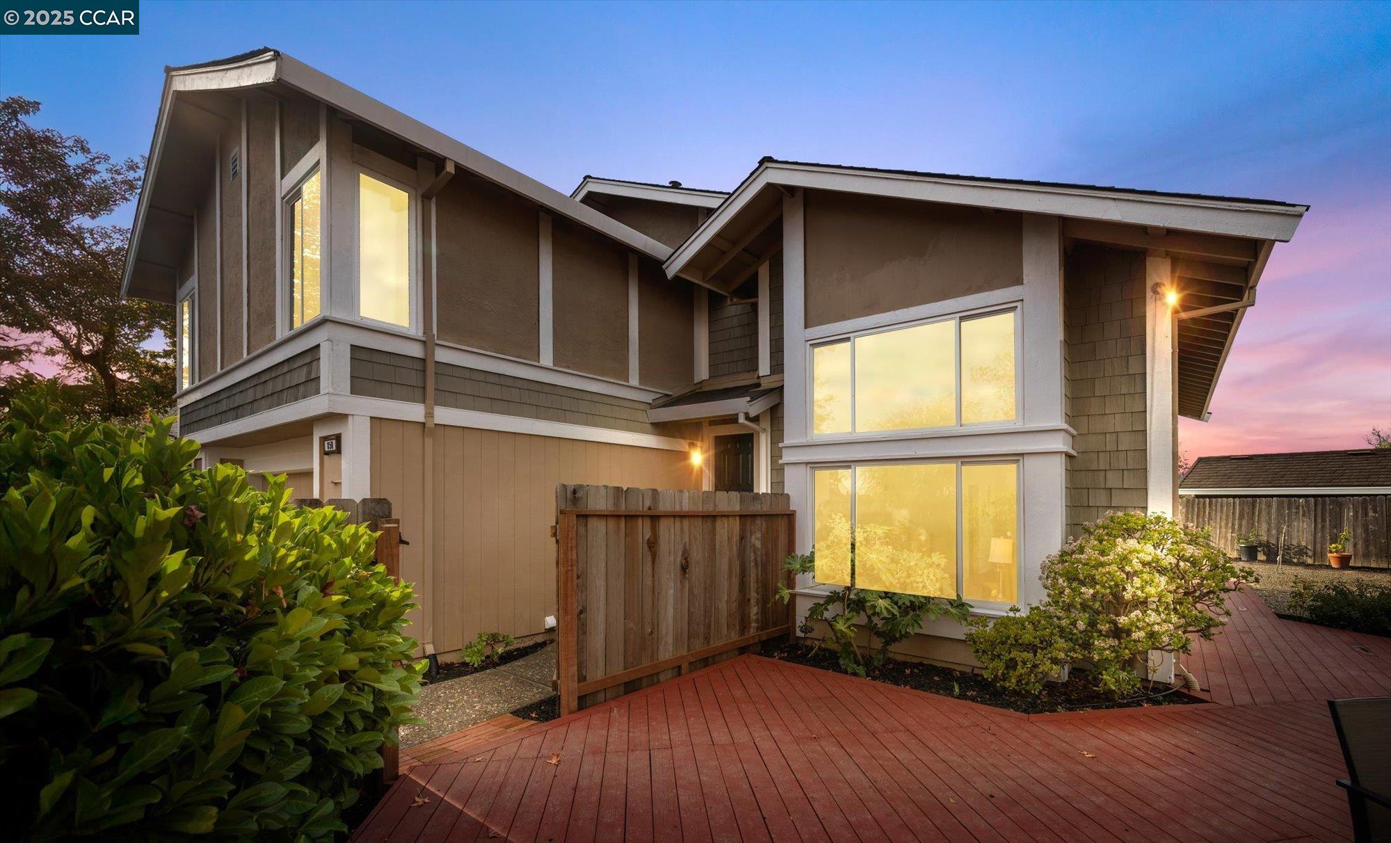 Detail Gallery Image 2 of 52 For 850 Leeds Ct., Benicia,  CA 94510 - 3 Beds | 2/1 Baths