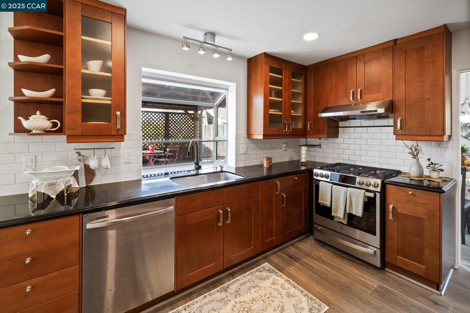 Detail Gallery Image 12 of 52 For 850 Leeds Ct., Benicia,  CA 94510 - 3 Beds | 2/1 Baths