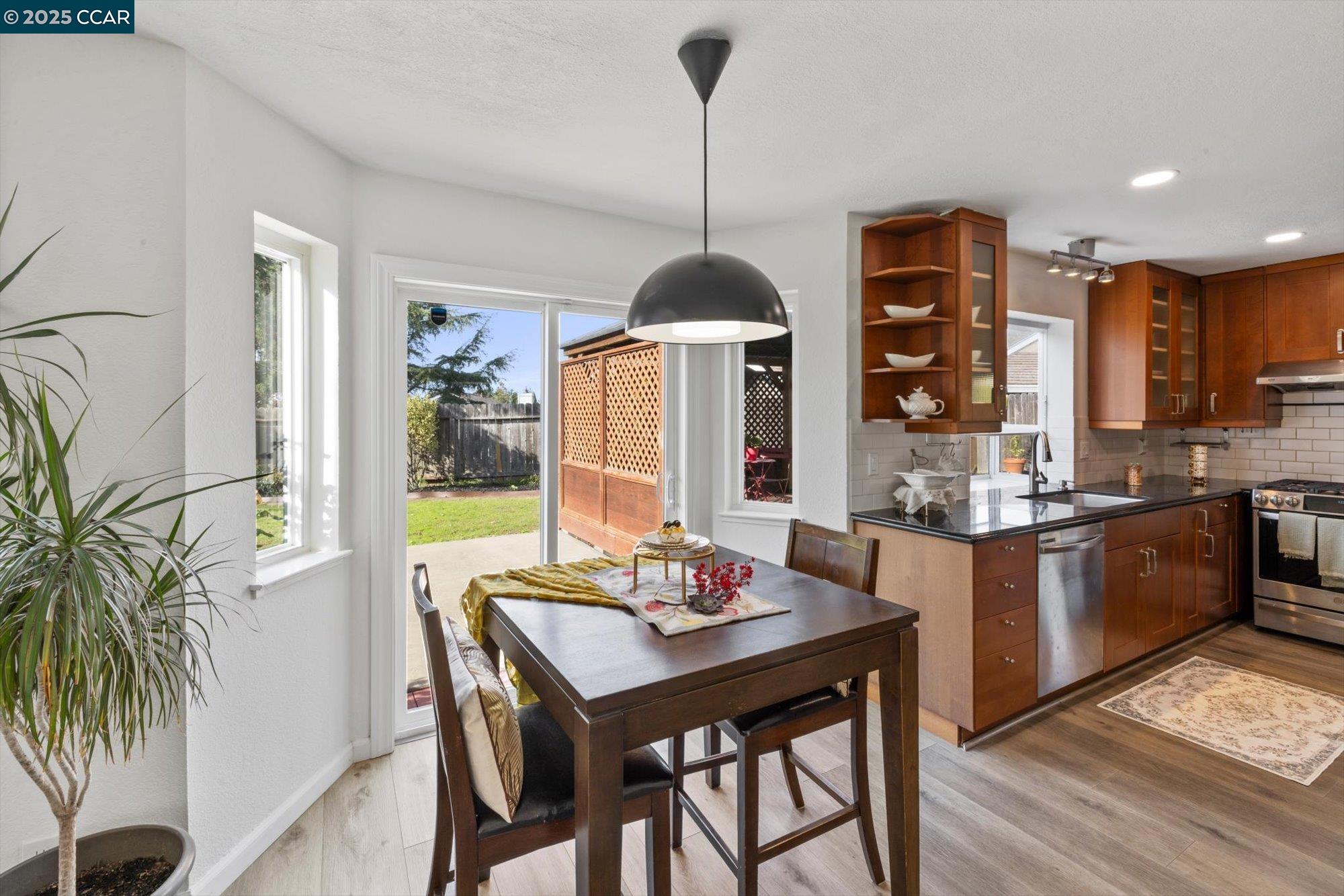 Detail Gallery Image 14 of 52 For 850 Leeds Ct., Benicia,  CA 94510 - 3 Beds | 2/1 Baths