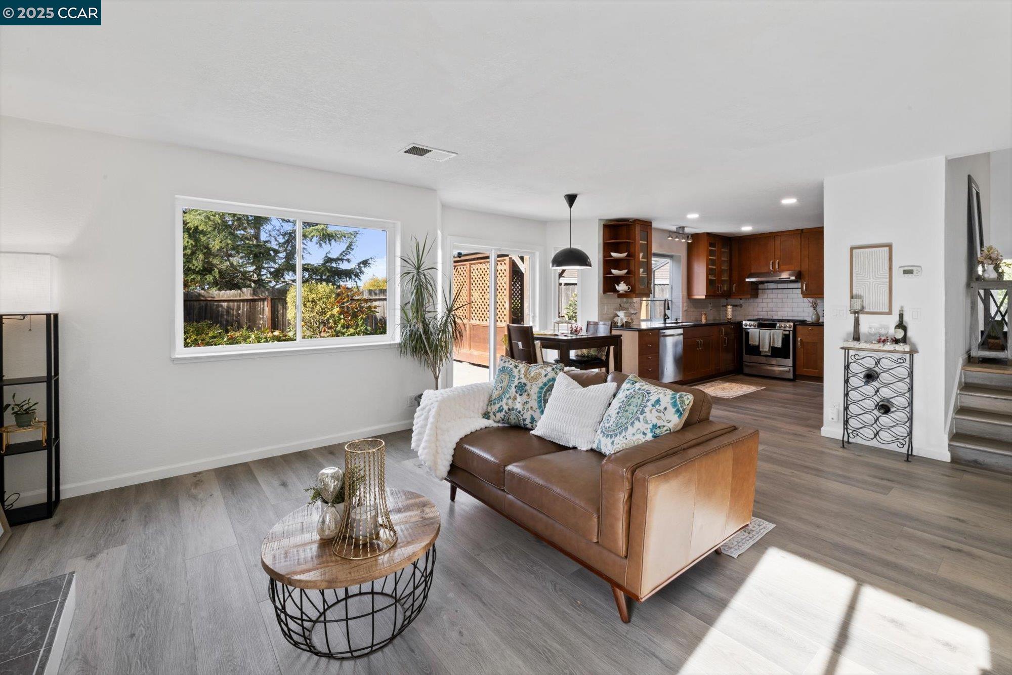 Detail Gallery Image 15 of 52 For 850 Leeds Ct., Benicia,  CA 94510 - 3 Beds | 2/1 Baths