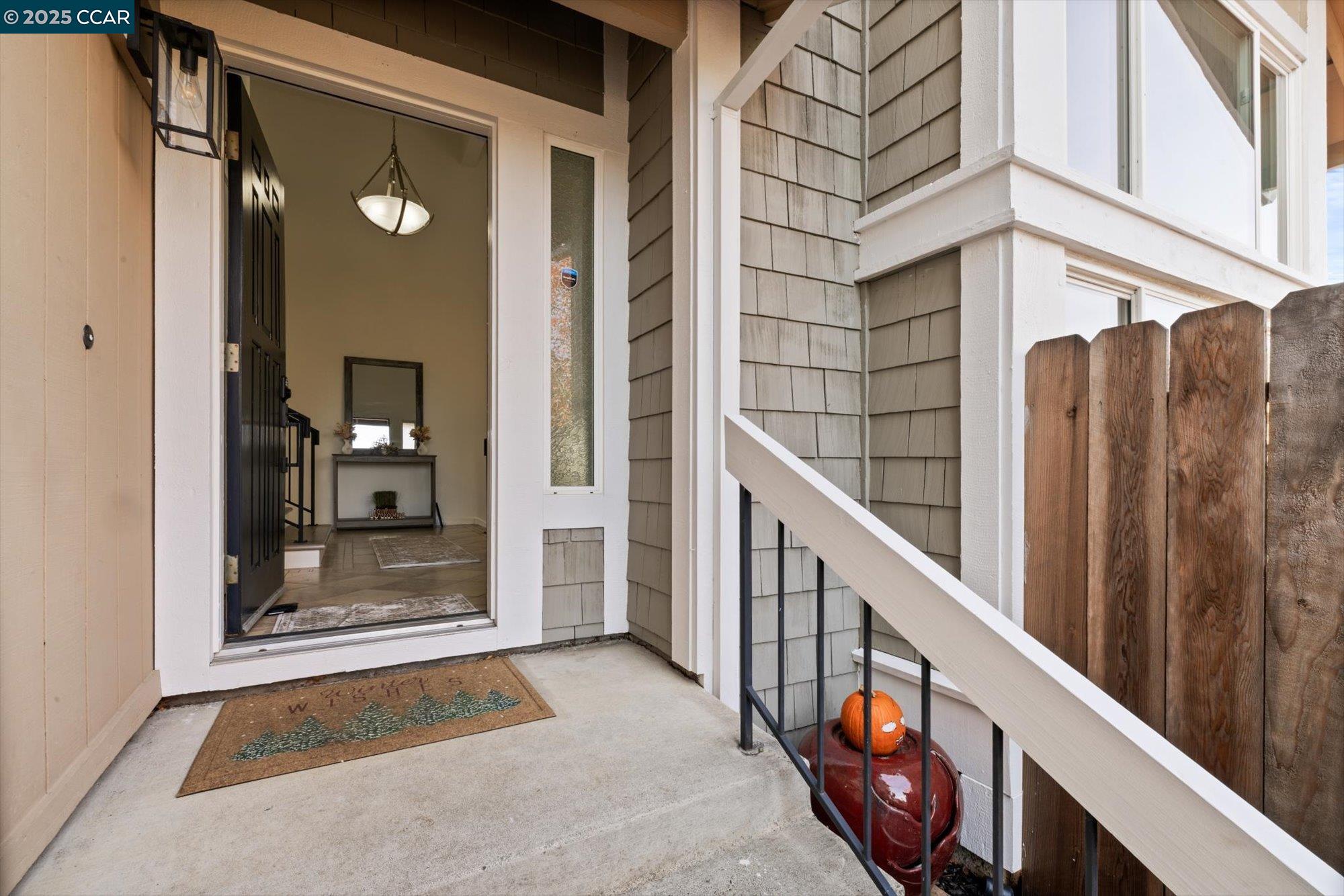 Detail Gallery Image 4 of 52 For 850 Leeds Ct., Benicia,  CA 94510 - 3 Beds | 2/1 Baths