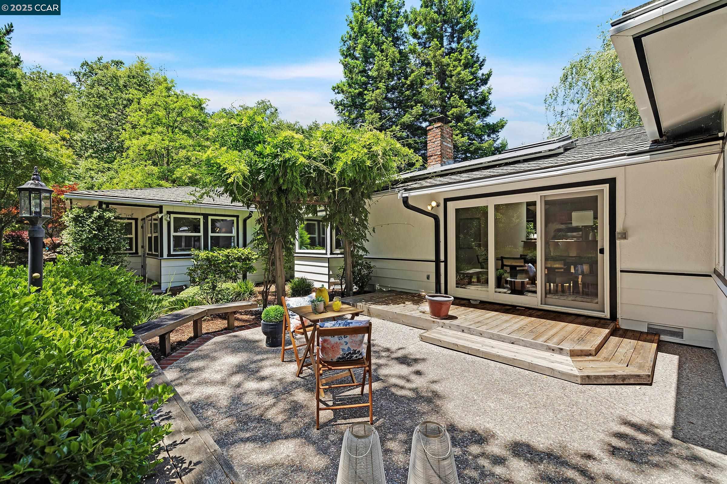 Detail Gallery Image 11 of 40 For 345 Shire Oaks Court, Lafayette,  CA 94549 - 3 Beds | 2/1 Baths