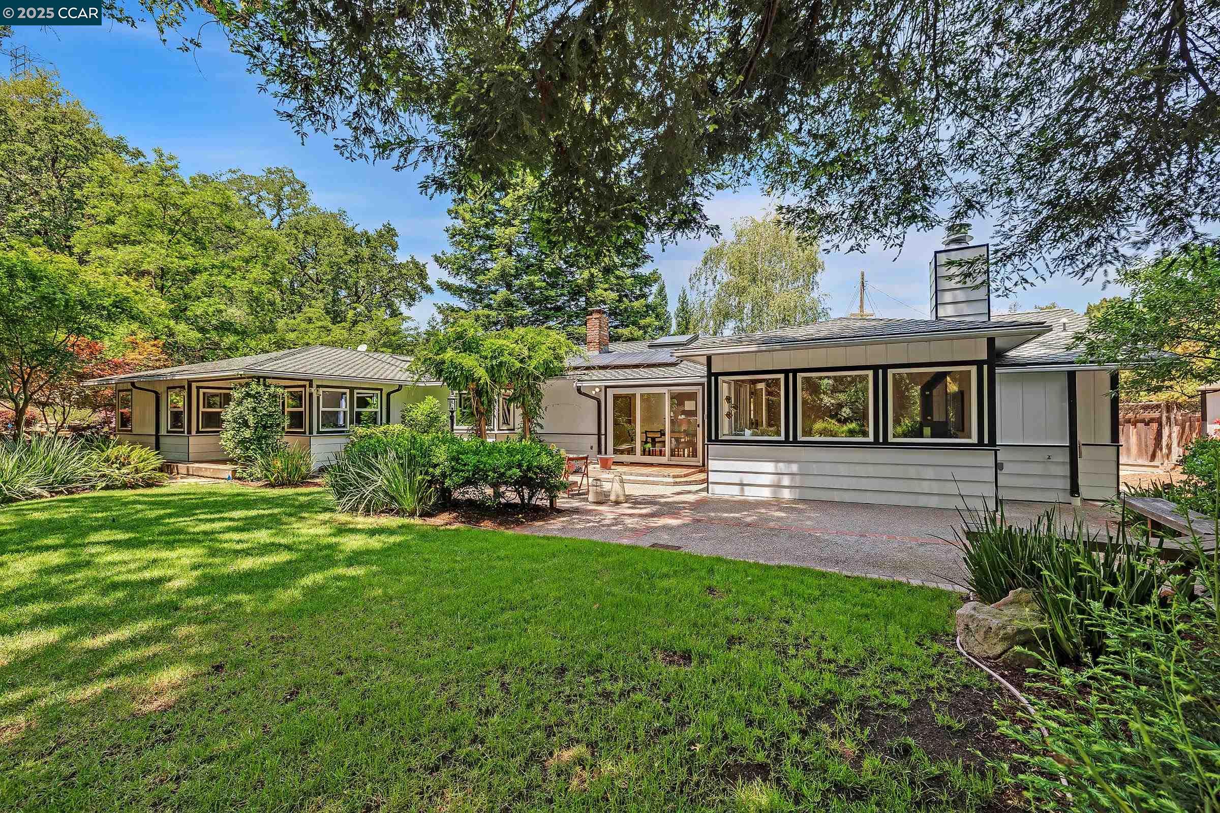 Detail Gallery Image 11 of 44 For 345 Shire Oaks Court, Lafayette,  CA 94549 - 3 Beds | 2/1 Baths