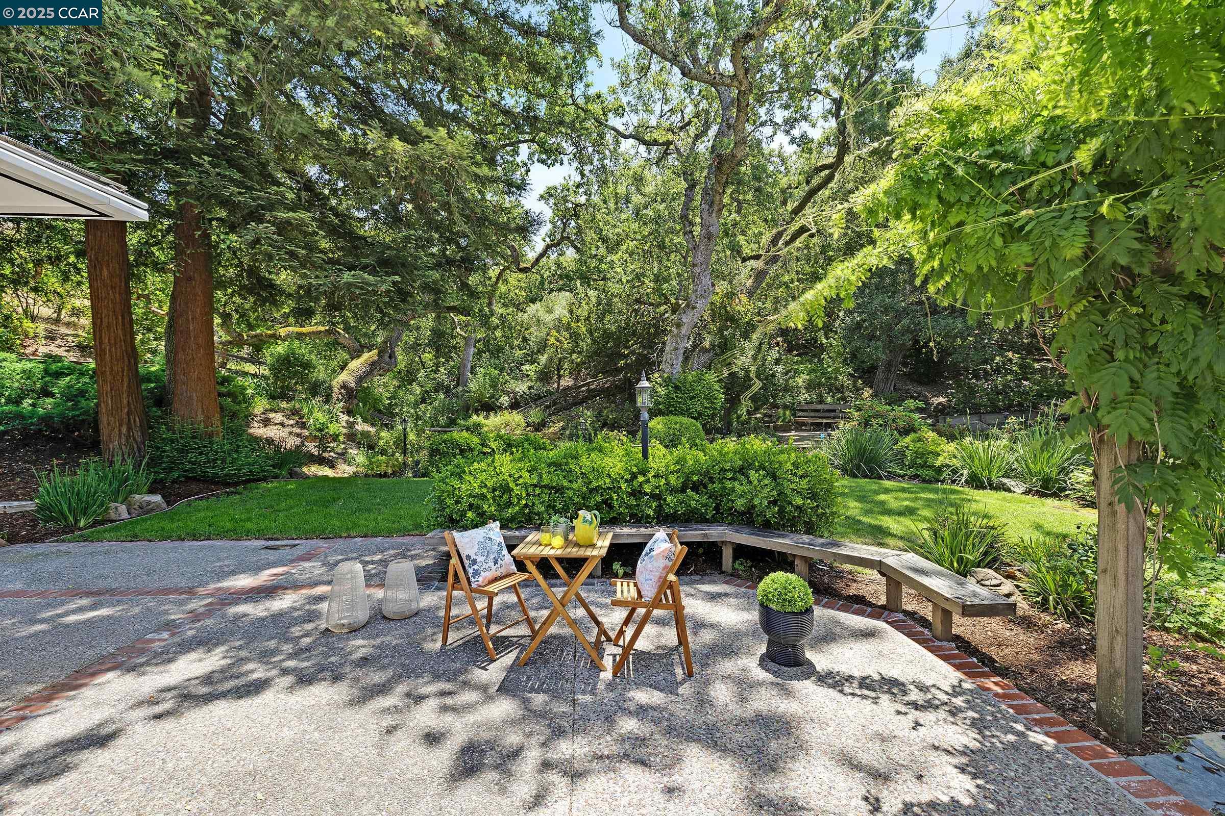 Detail Gallery Image 12 of 40 For 345 Shire Oaks Court, Lafayette,  CA 94549 - 3 Beds | 2/1 Baths