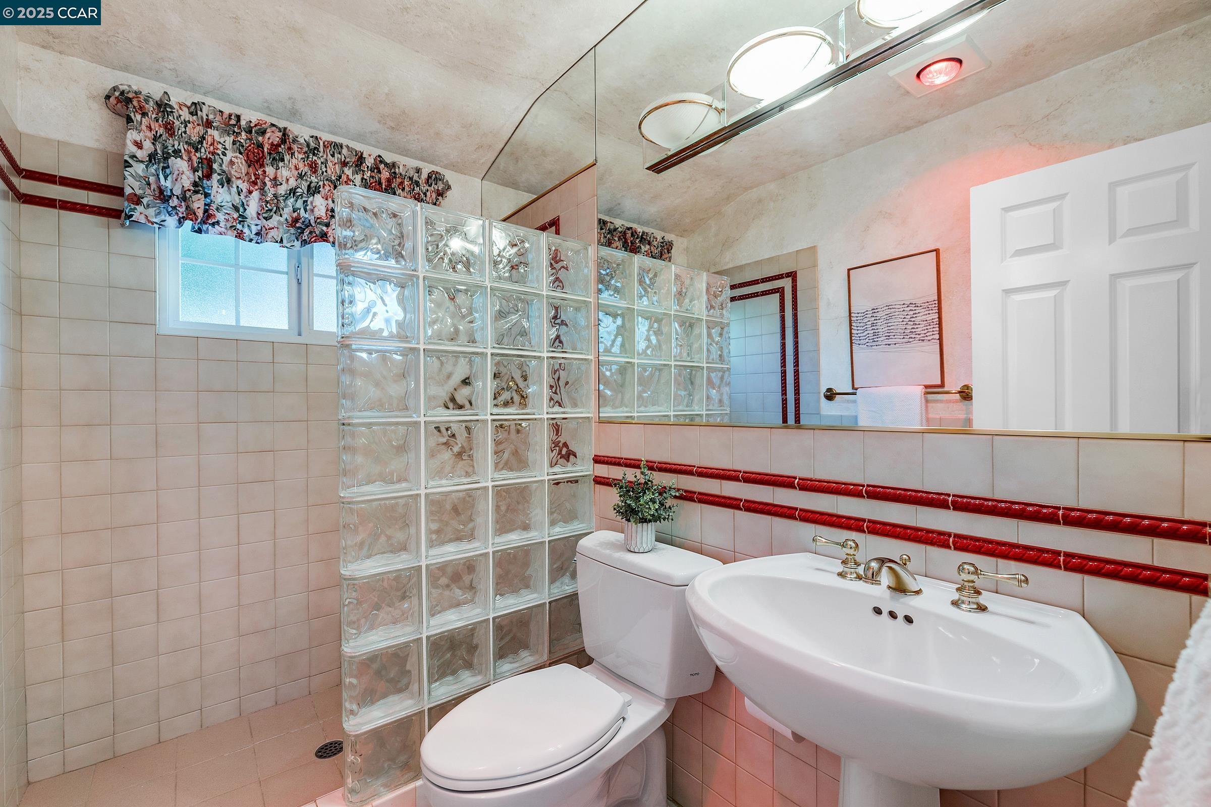 Detail Gallery Image 21 of 44 For 345 Shire Oaks Court, Lafayette,  CA 94549 - 3 Beds | 2/1 Baths