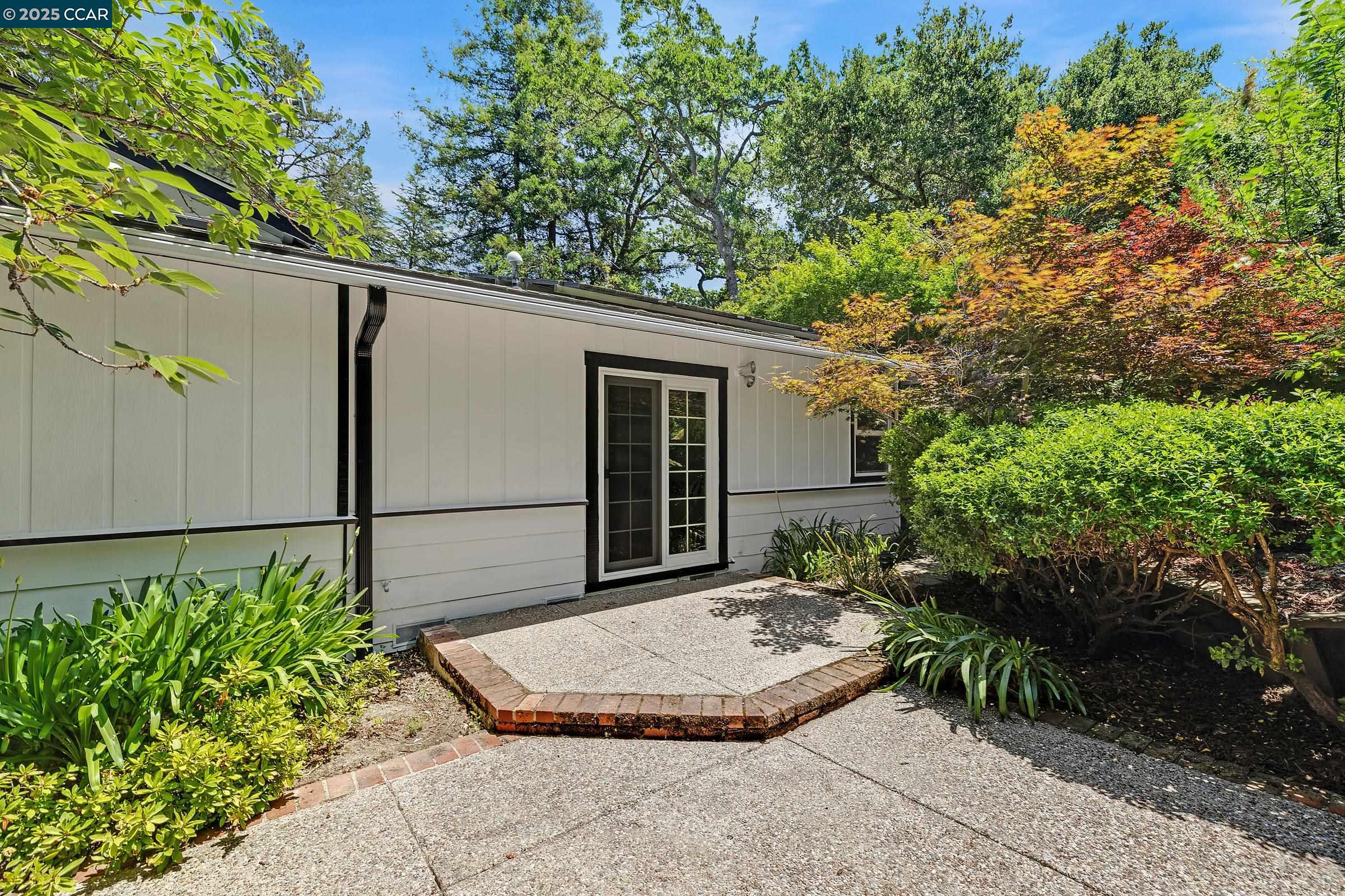 Detail Gallery Image 4 of 40 For 345 Shire Oaks Court, Lafayette,  CA 94549 - 3 Beds | 2/1 Baths